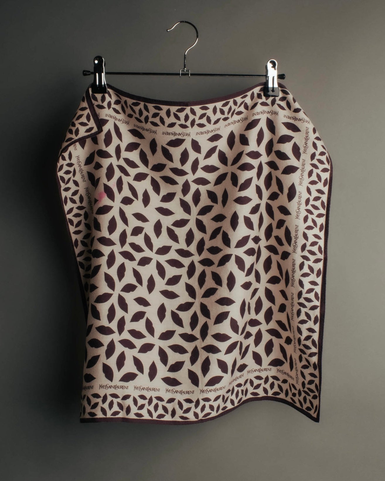 Yves Saint Laurent” 80's-90's Leaf motif logo mini scarf – MOOD