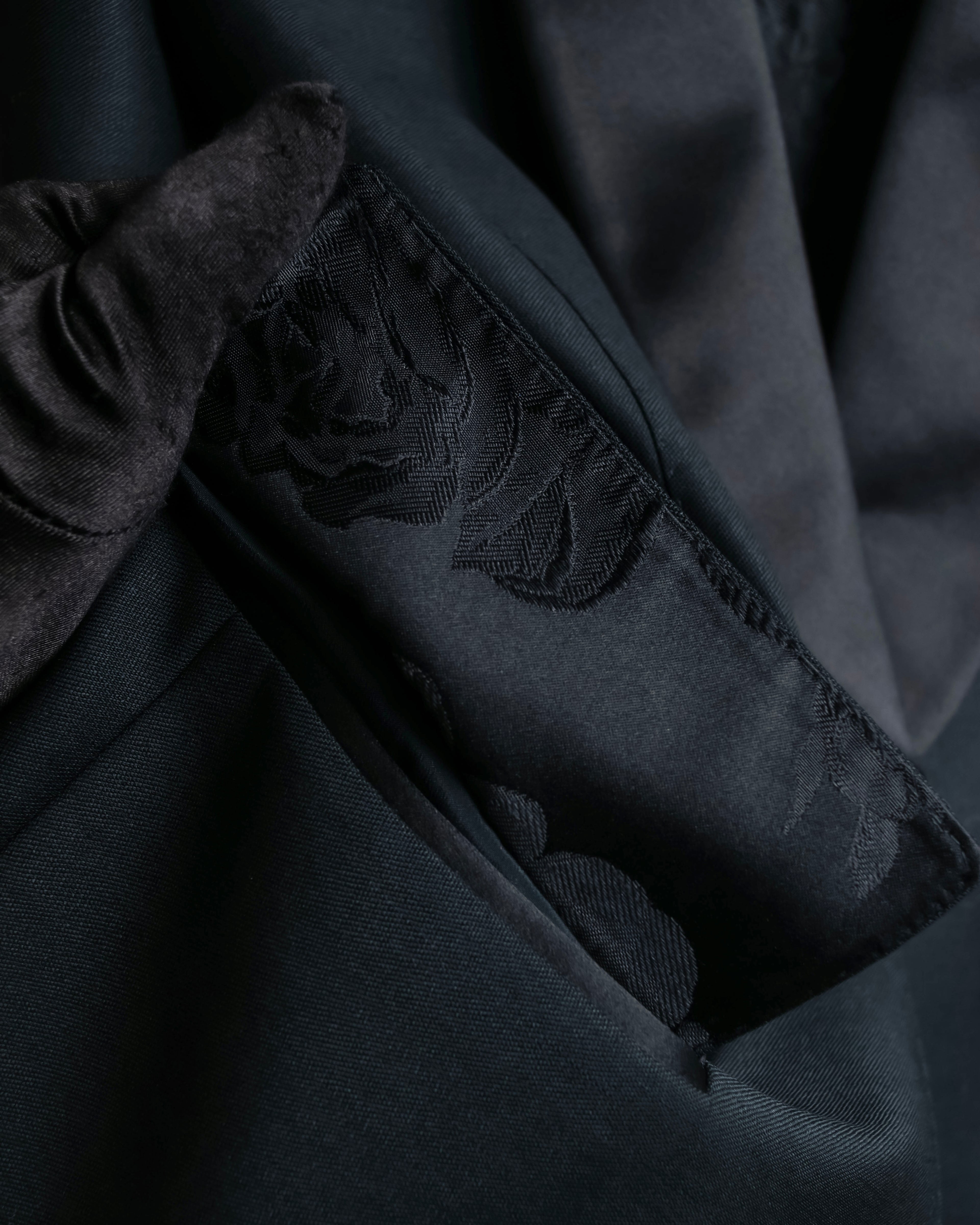 "GUCCI" Pre-Fall 2018 collection message embroidered shawl collar jacket