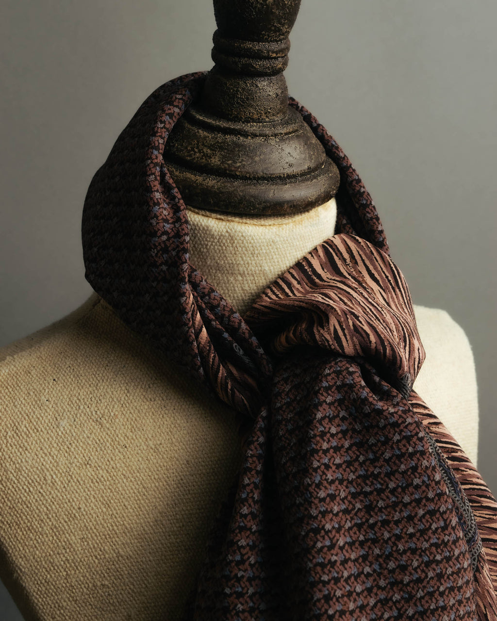 "CHANEL" 80's-90's Elegant silk scarf