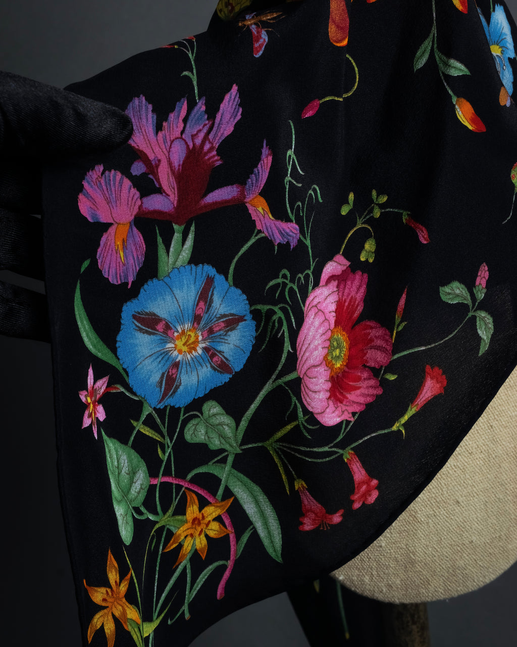 "GUCCI" Flower＆insect motif silk scarf
