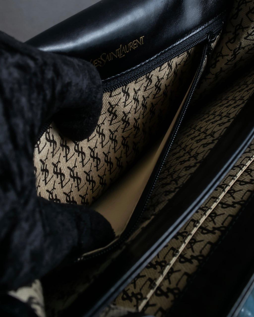 "YVES SAINT LAURENT" Crocodile embossed combination design leather bag