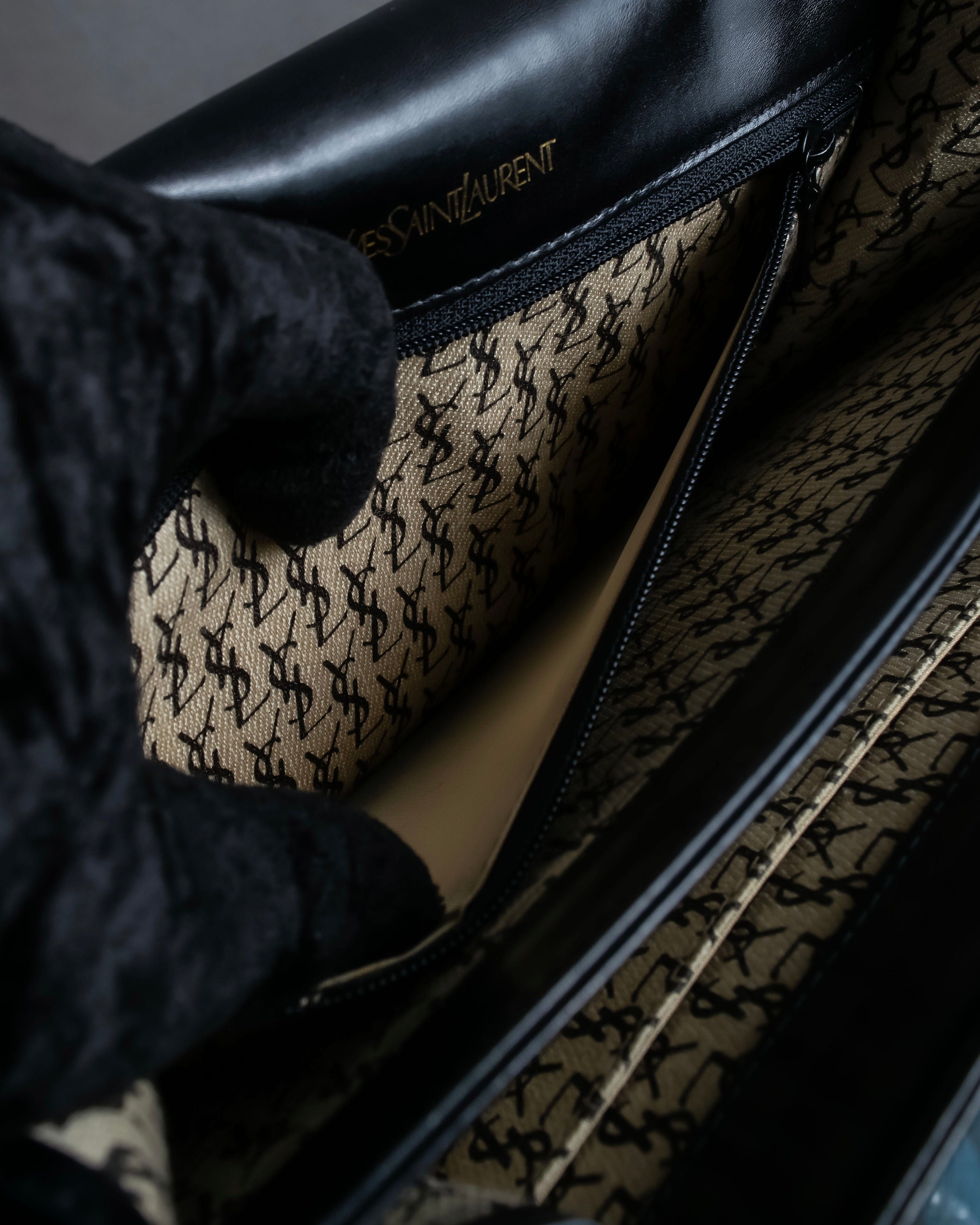 "YVES SAINT LAURENT" Crocodile embossed combination design leather bag