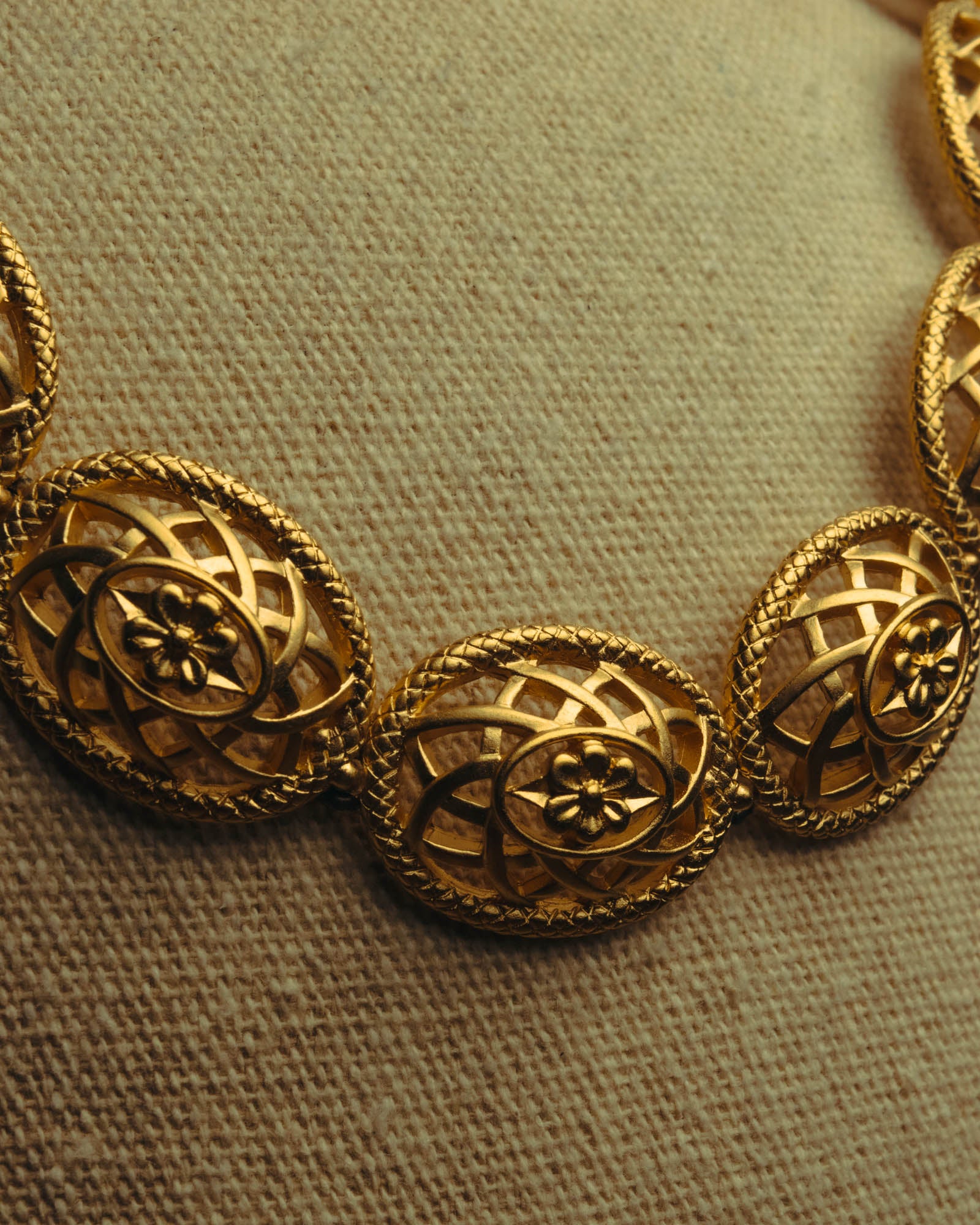 “Nina Ricci” 80’s-90’s floral openwork link necklace