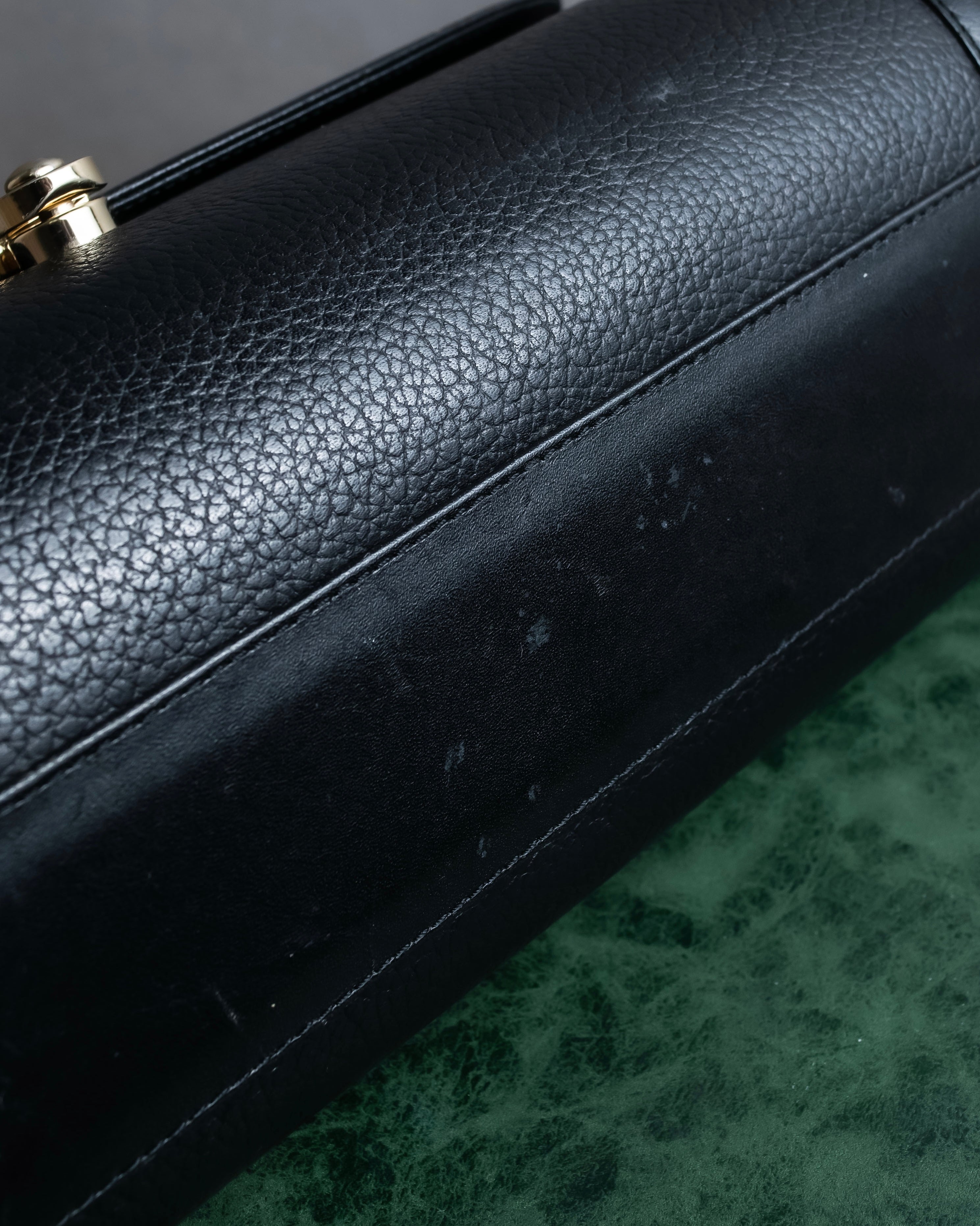 "BURBERRYS" Horizontal shape grained leather one-handle bag