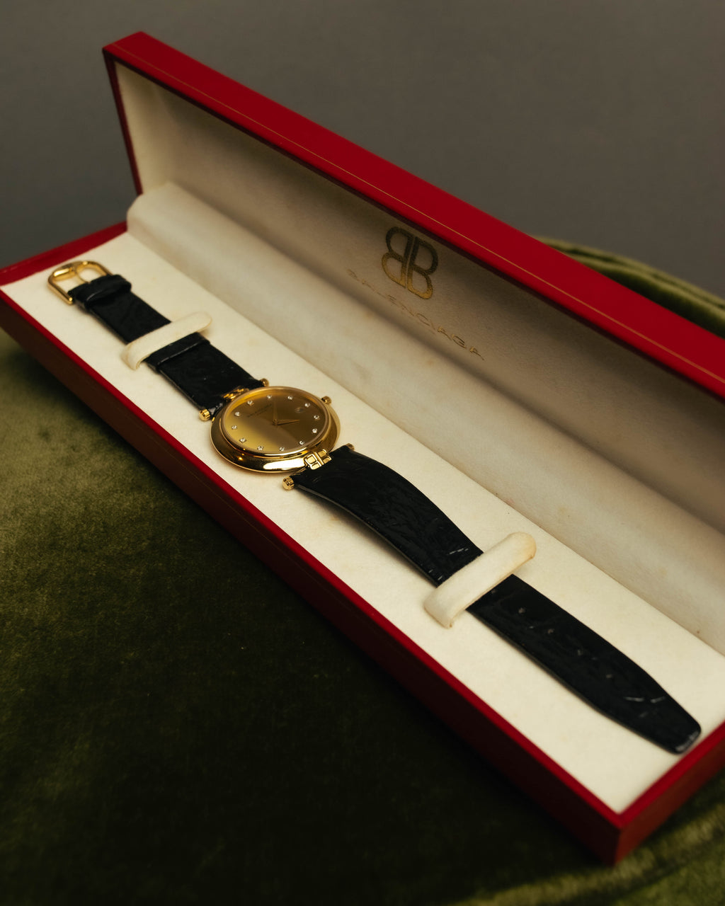 -SPECIAL- “Balenciaga” 80’s-90’s Gold tone round watch