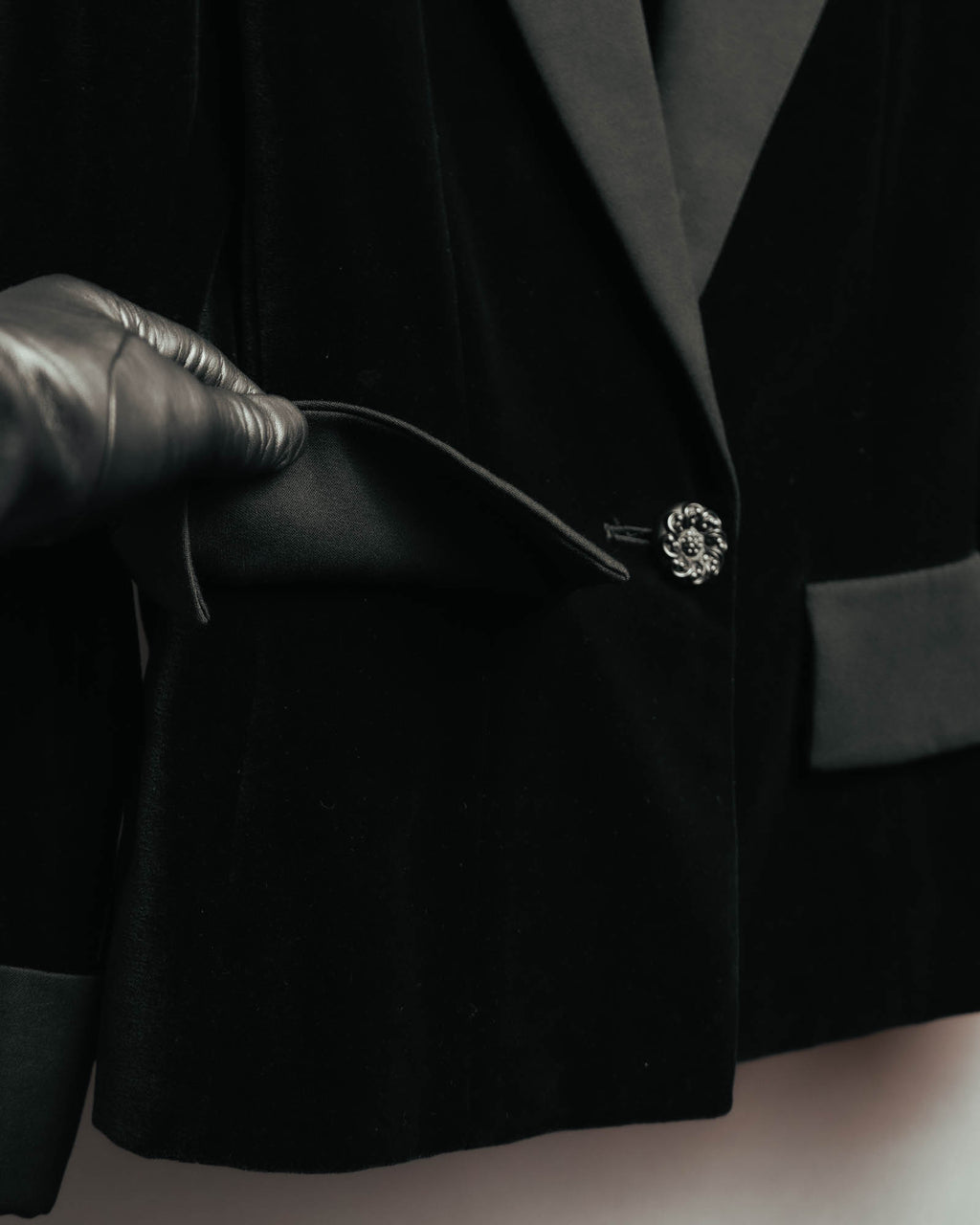 –SPECIAL– “Yves Saint Laurent” 90’s-00’s Velvet tuxedo tailored jacket