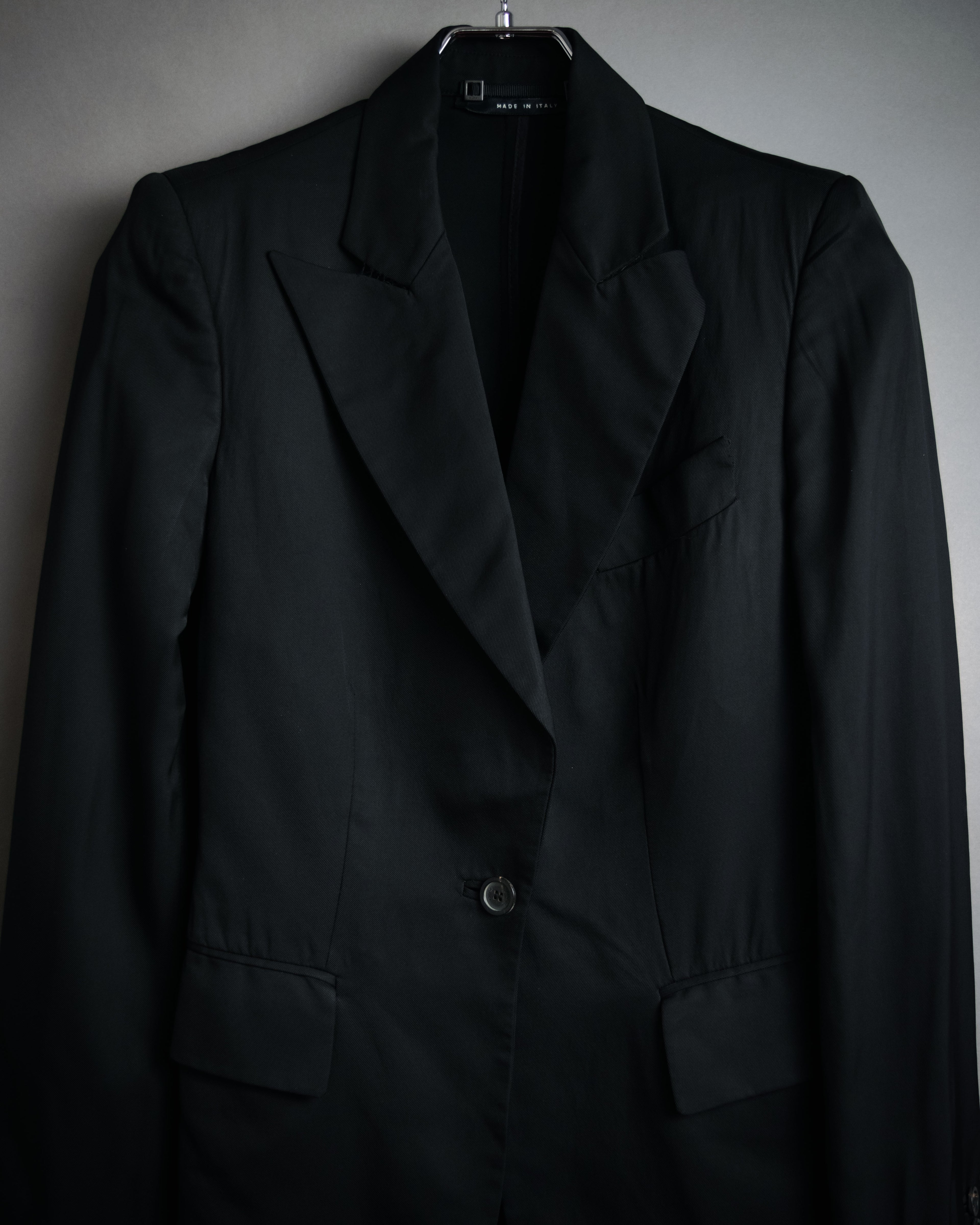 “GUCCI” Early 2000s satin peak lapel tailored jacket
