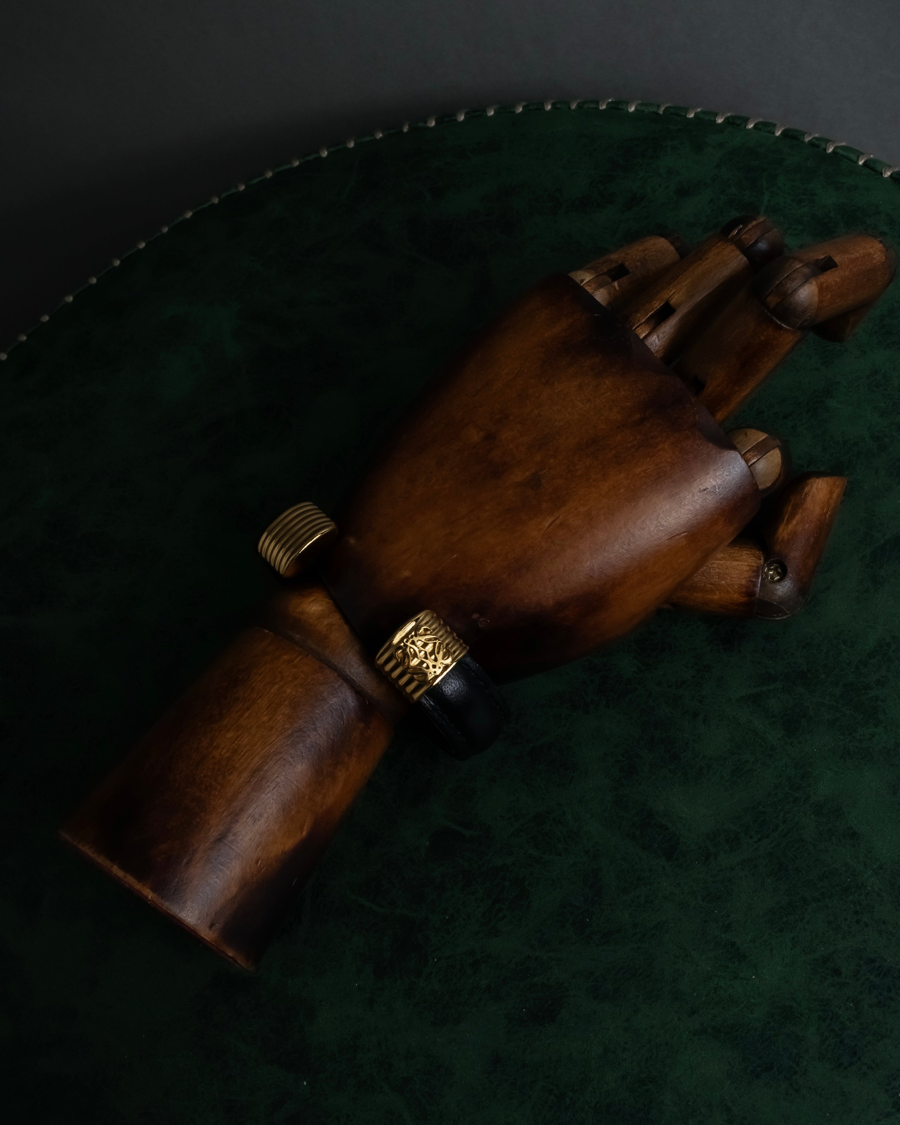 "LOEWE" Anagram logo engraved leather bangle