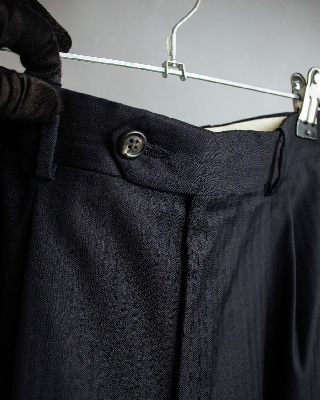 "YVES SAINT LAURENT" Classical tailoring shadow stripe pattern set up