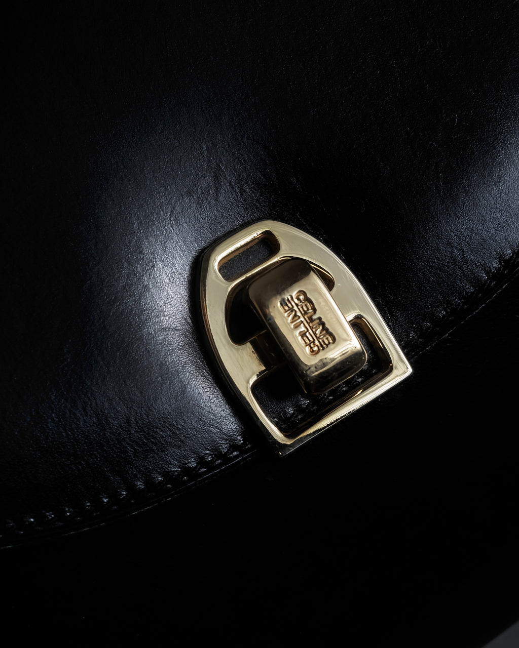 -MOOD Christmas Collection-
"CELINE" 70's Curved organic silhouette bamboo leather hand bag