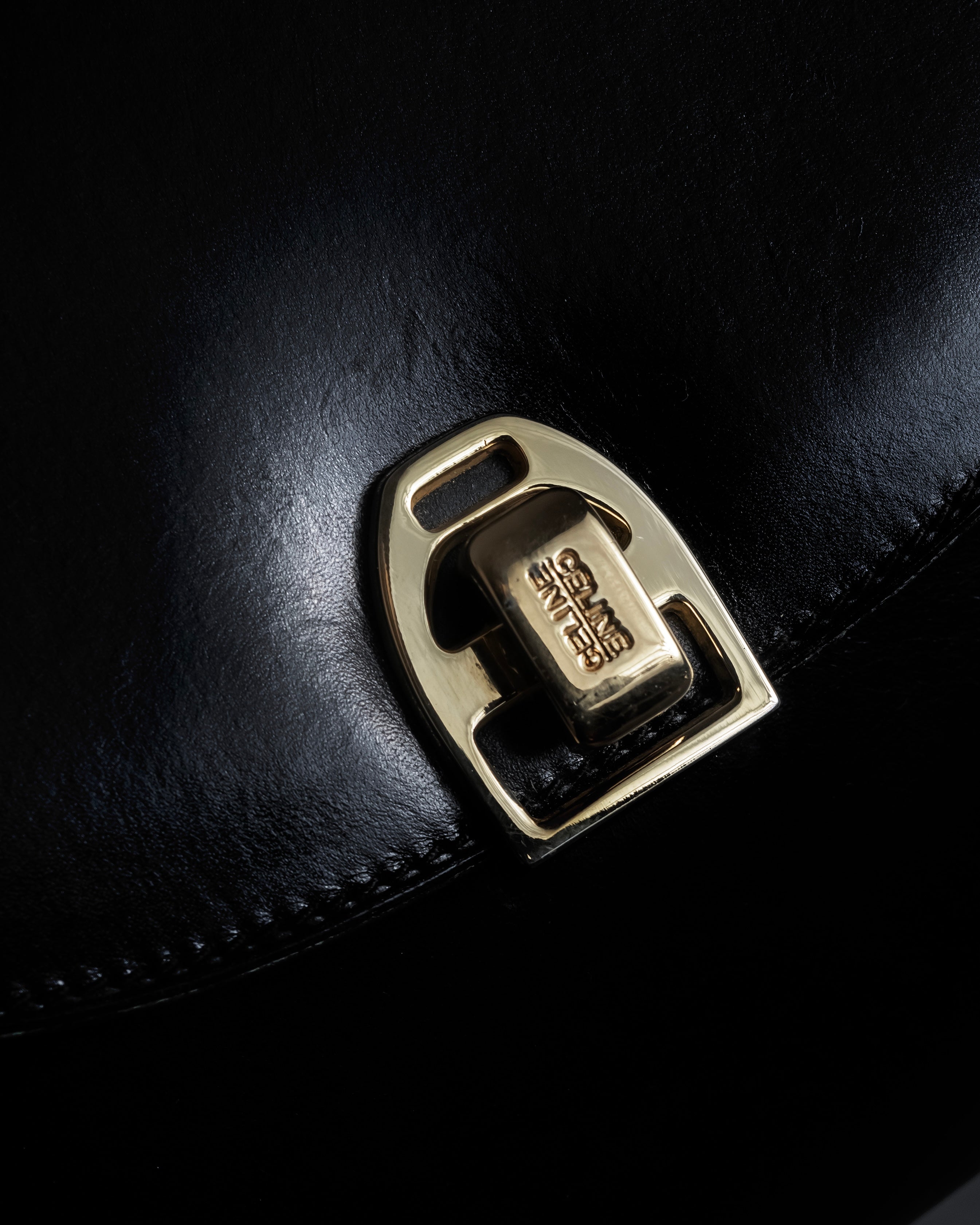 -MOOD Christmas Collection-
"CELINE" 70's Curved organic silhouette bamboo leather hand bag