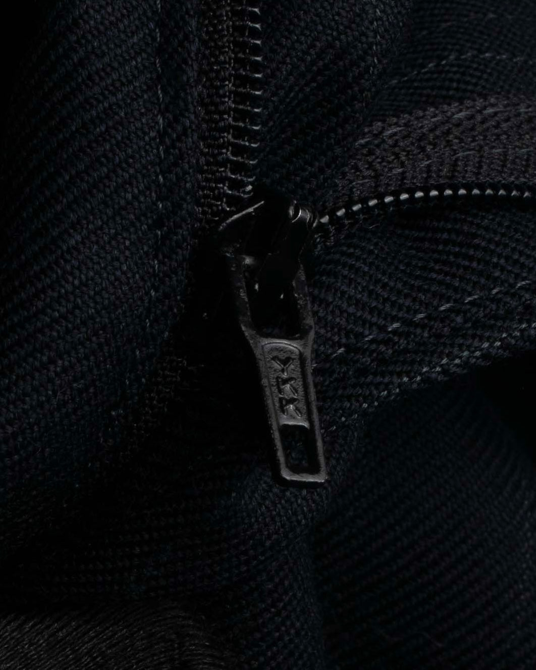 "YVES SAINT LAURENT" 00's shadow stripe pattern beautiful tailoring set up