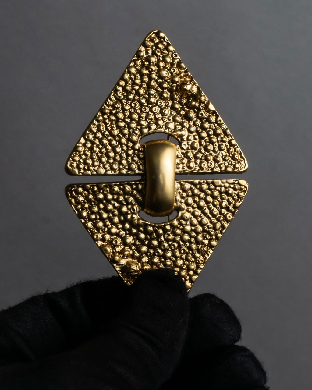 "YVES SAINT LAURENT" Granular texture diamond gold brooch