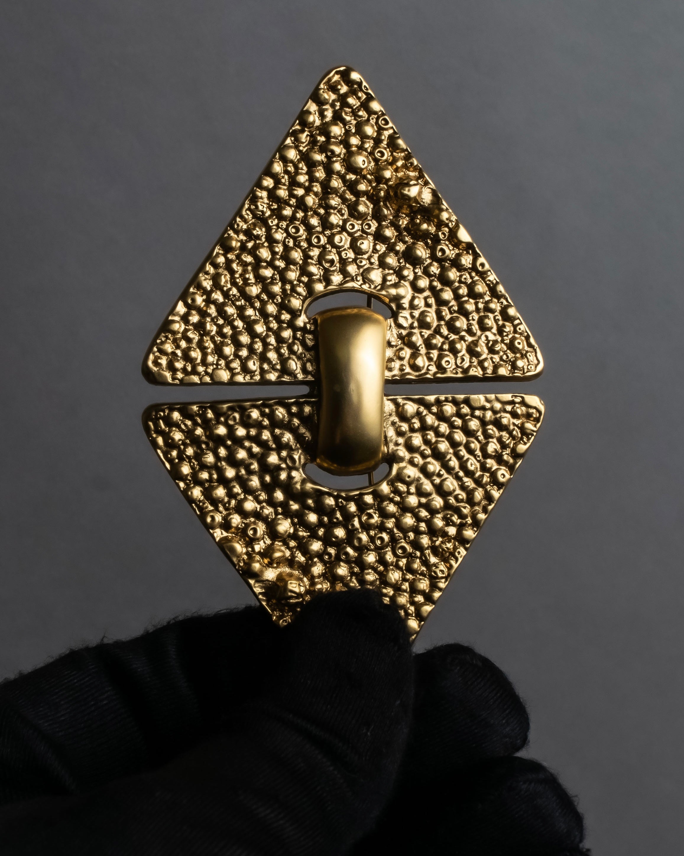 "YVES SAINT LAURENT" Granular texture diamond gold brooch