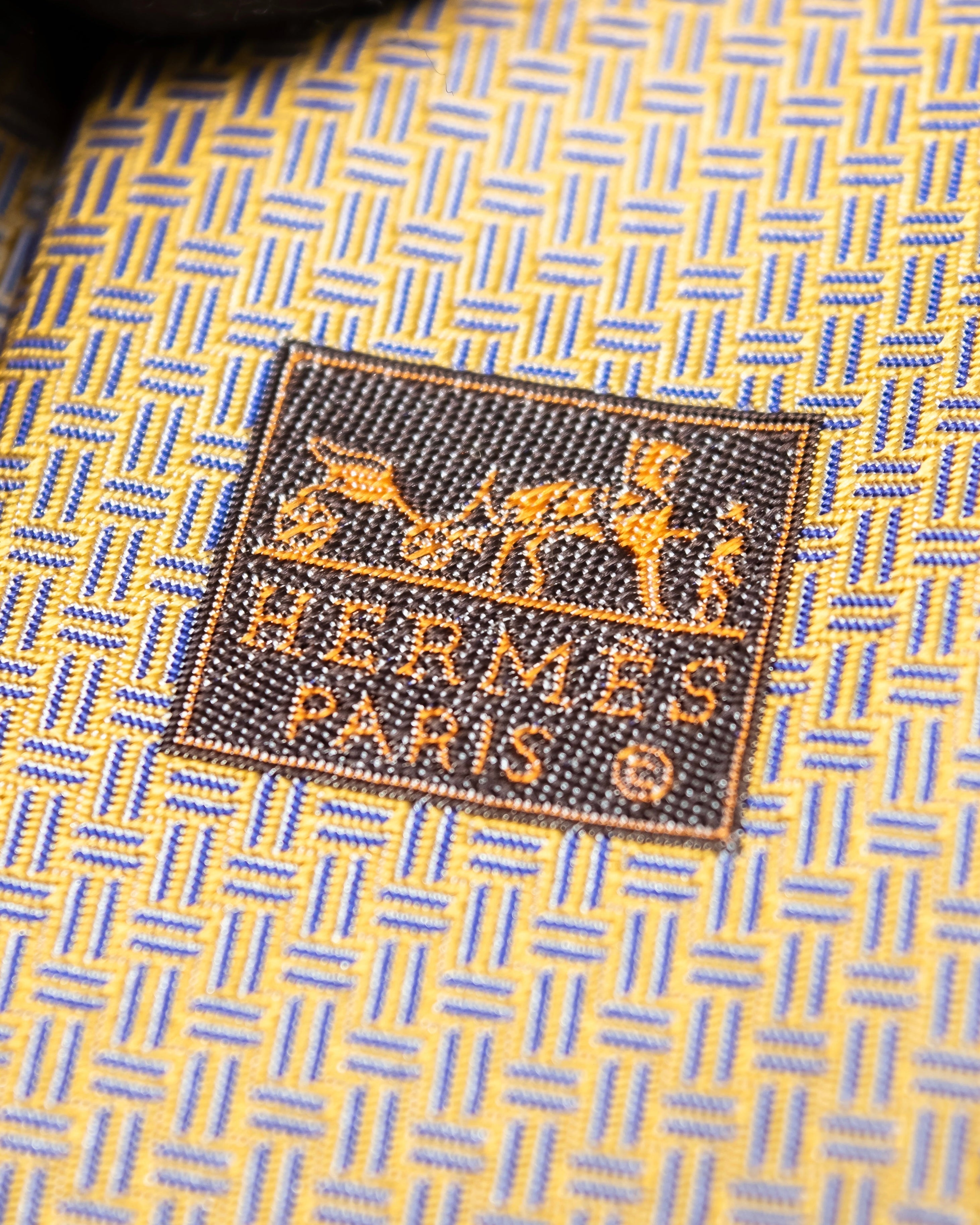 “HERMES” Double line patterned silk tie
