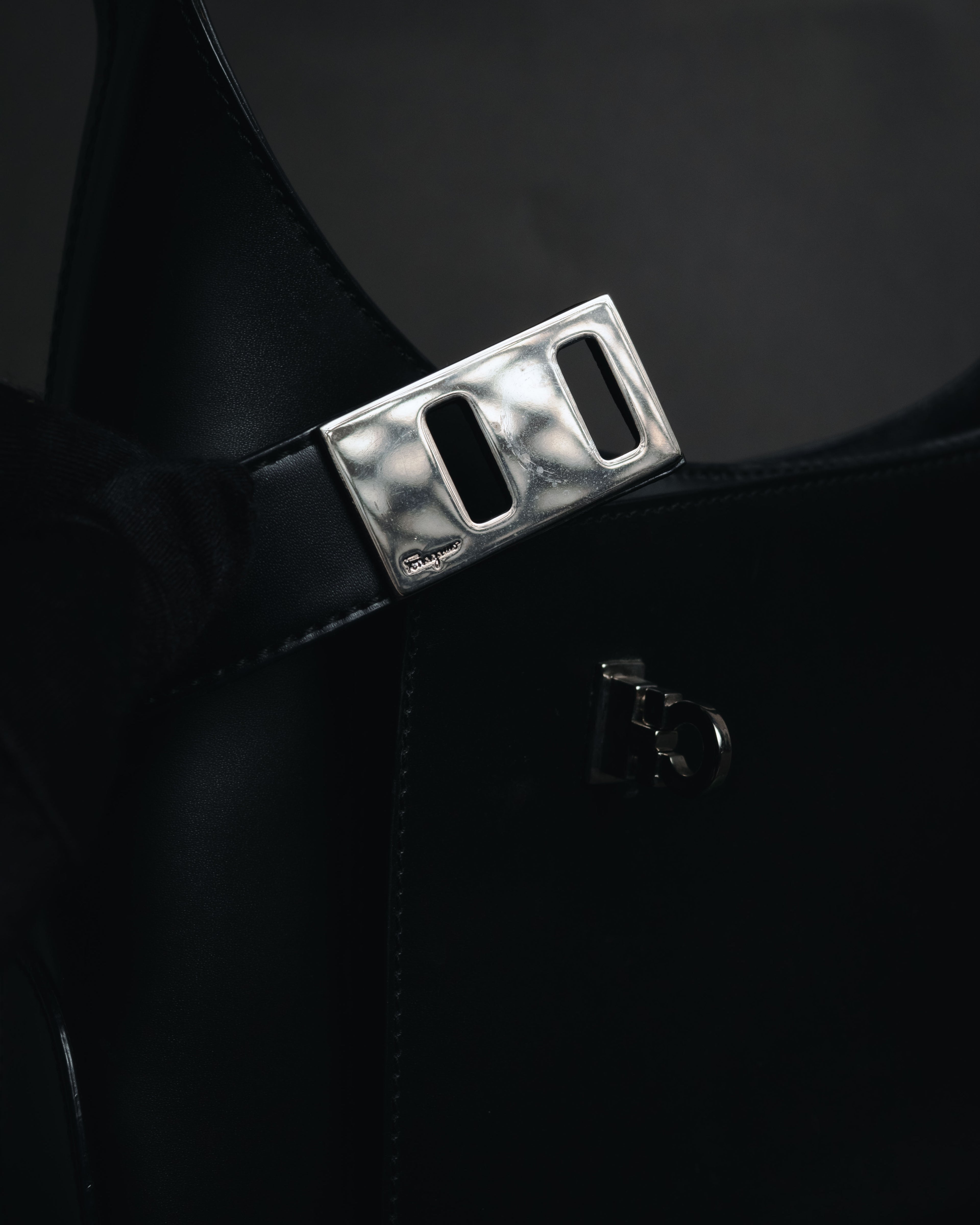 "Salvatore Ferragamo" 90’s-00’s minimalist gancini buckle hobo bag