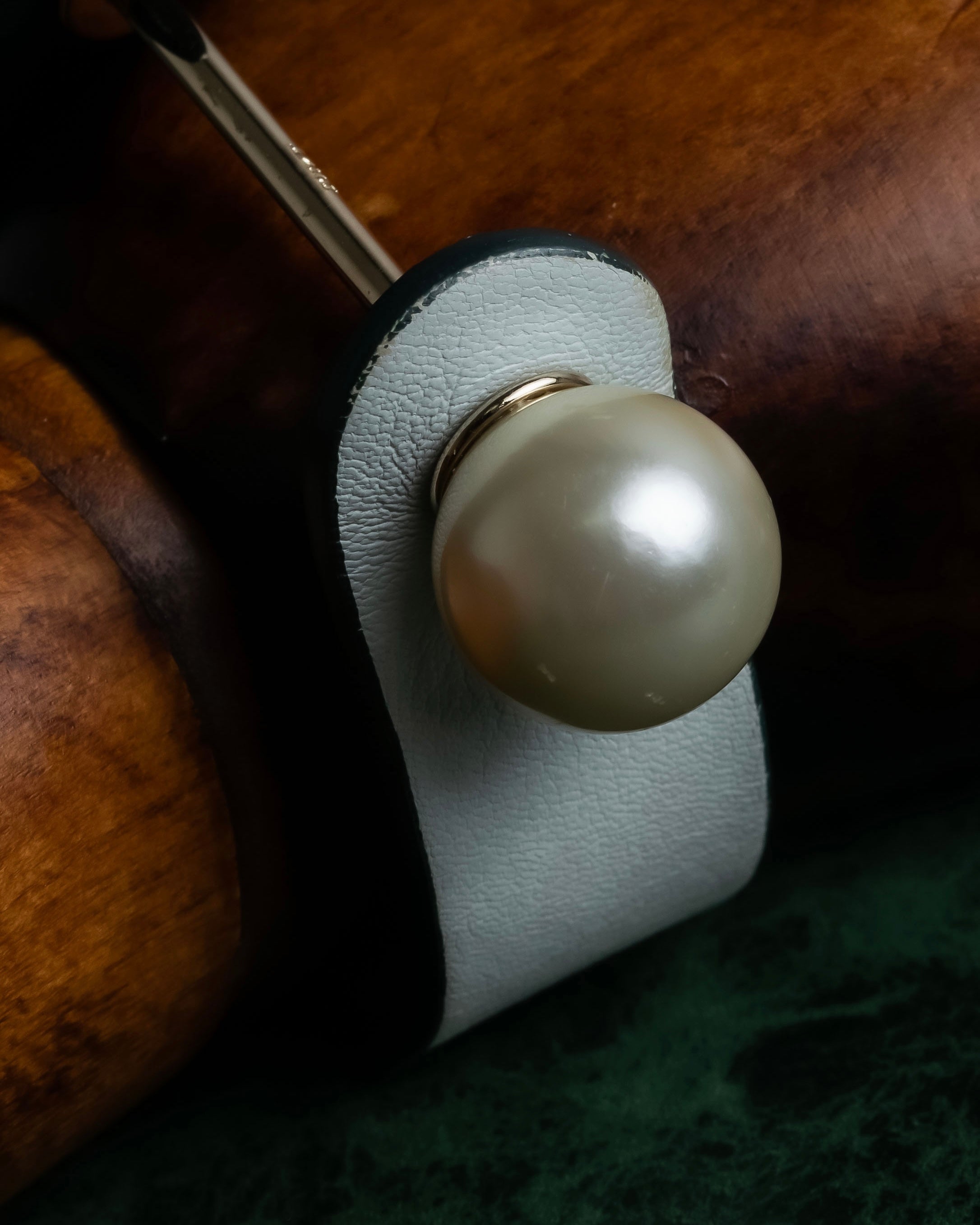 "Christian Dior" Pearl iconic design leather bracelet