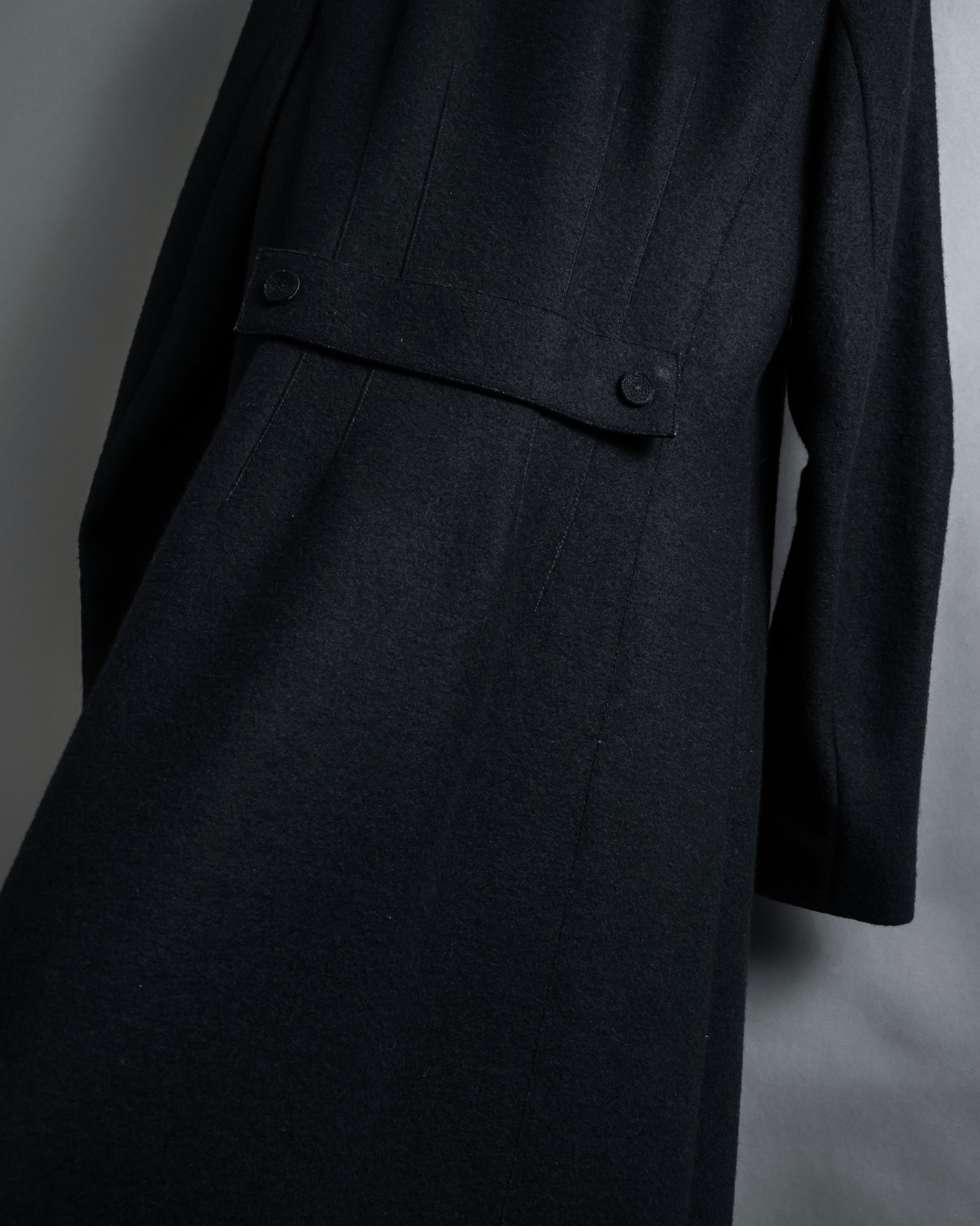 "Marc Jacobs" A soft flowing flared silhouette long coat