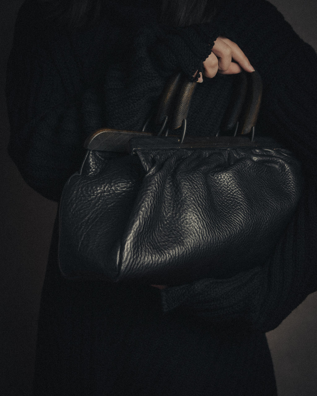 –SPECIAL– “GUCCI”
90’s-00’s Framed gathered leather handbag