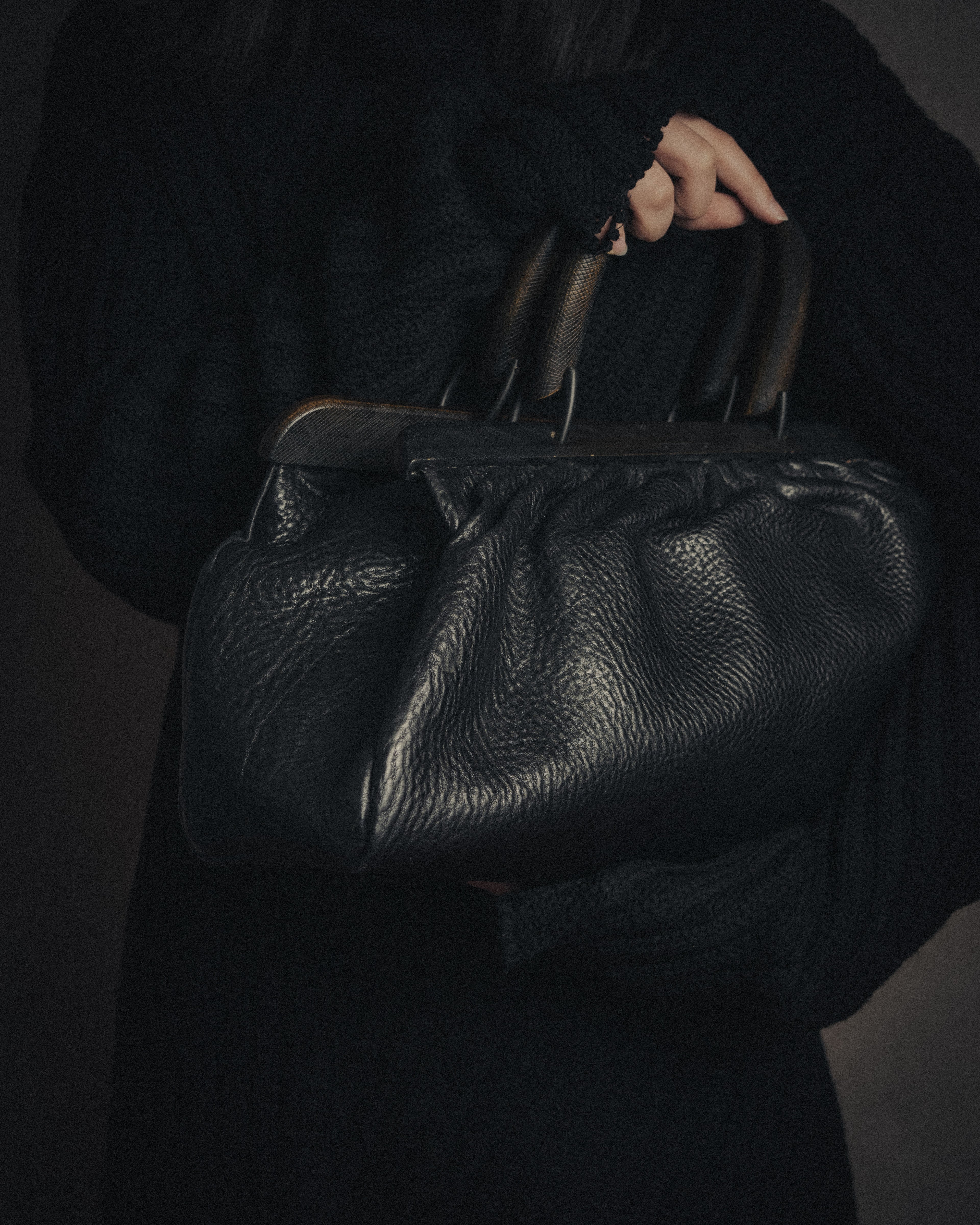 –SPECIAL– “GUCCI”
90’s-00’s Framed gathered leather handbag