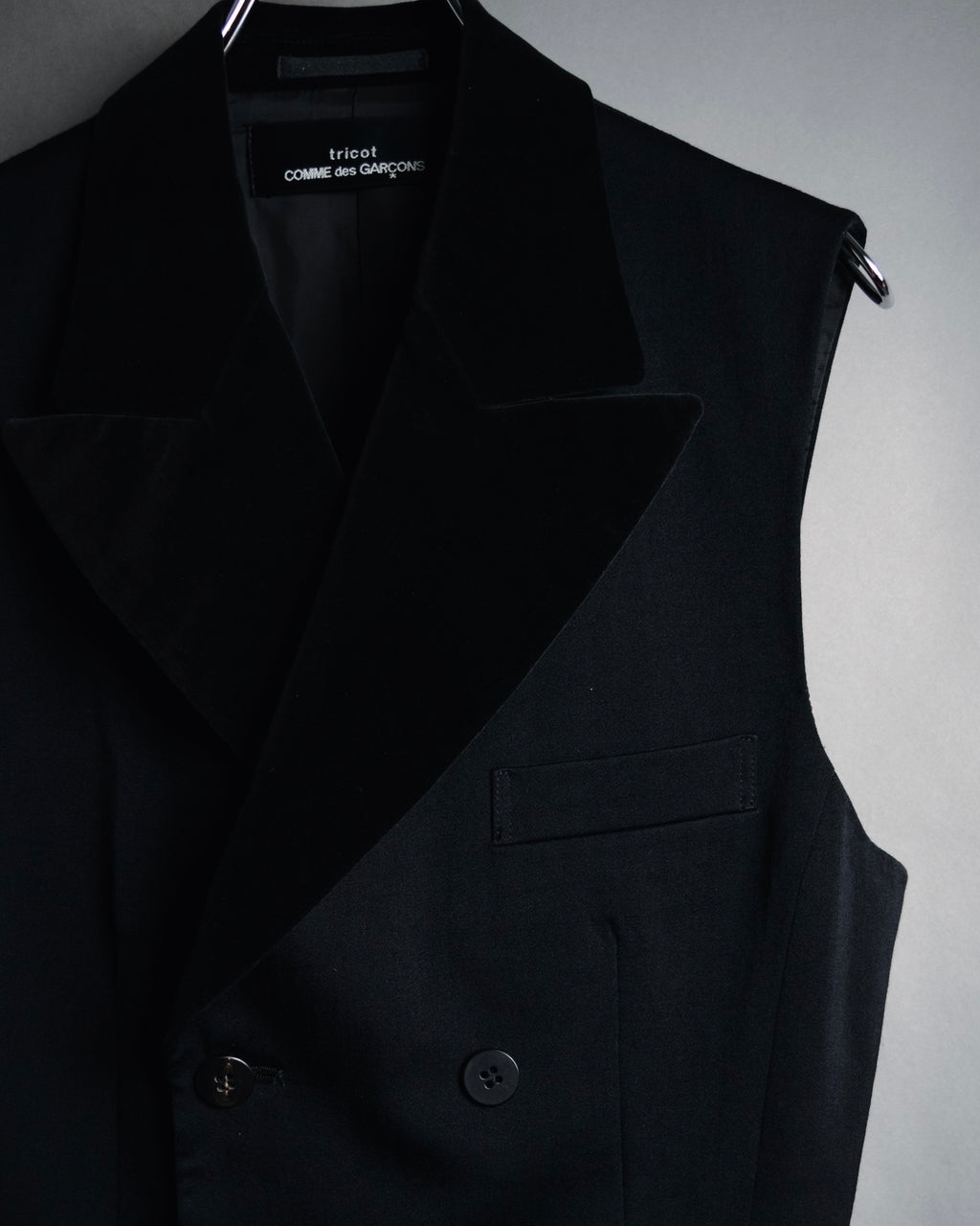 "tricot COMME des GARÇONS"
1989 Velvet-collared double-breasted tailored vest
