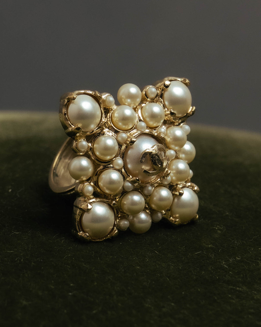 -SPECIAL- “CHANEL” 2013 high summer pearl cc cocktail ring
