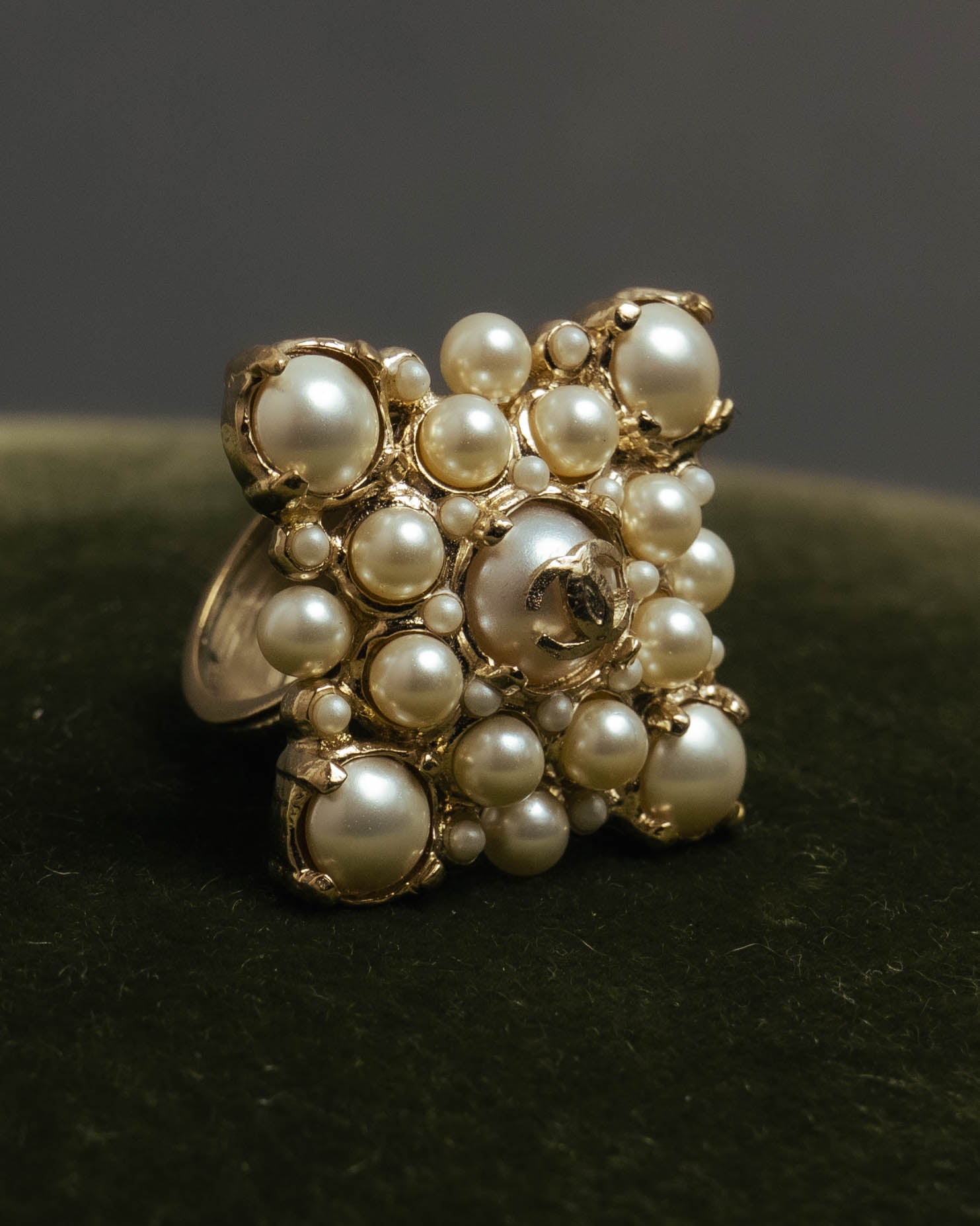 -SPECIAL- “CHANEL” 2013 high summer pearl cc cocktail ring