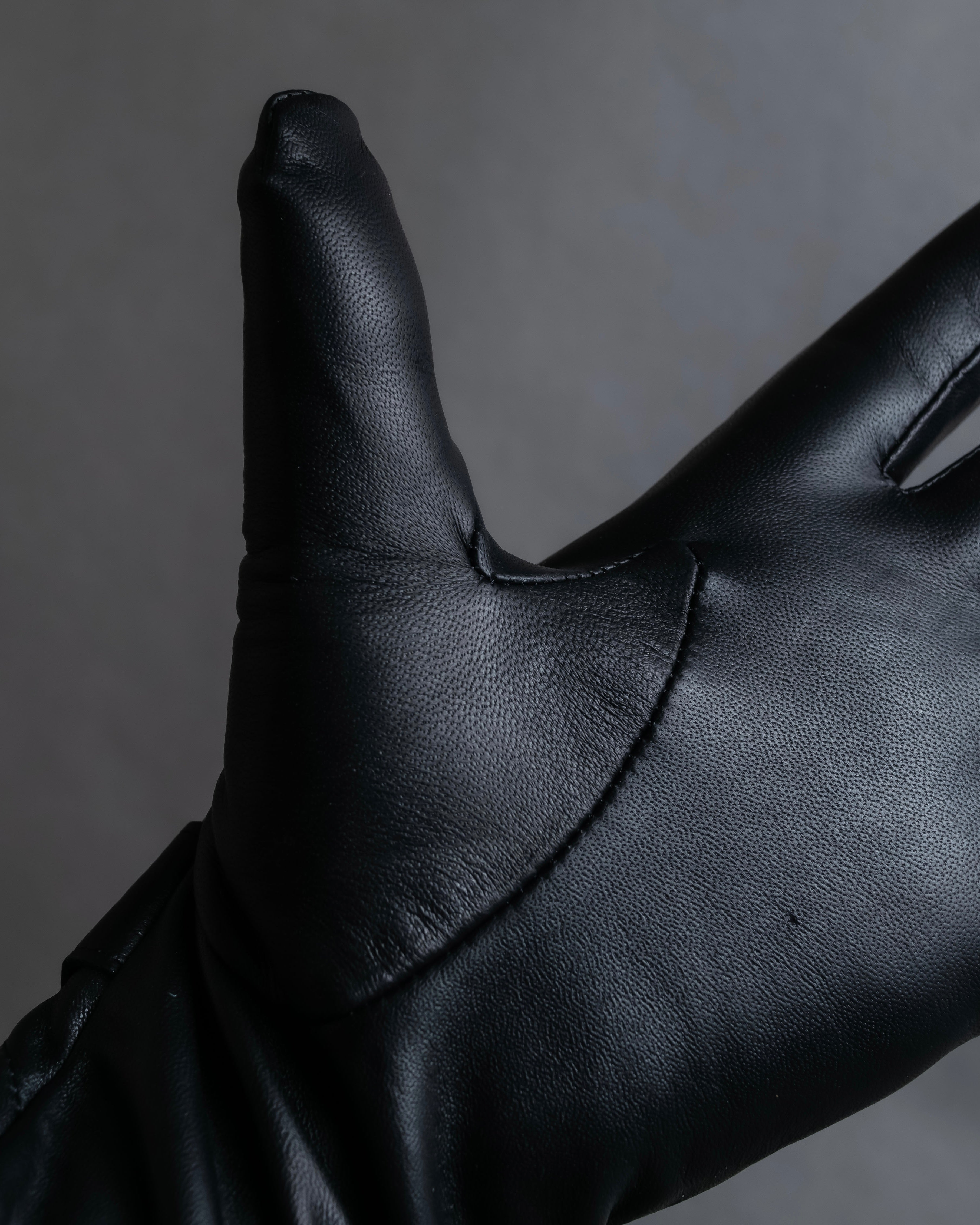 "Pierre Cardin" Belt buckle design quilted leather gloves