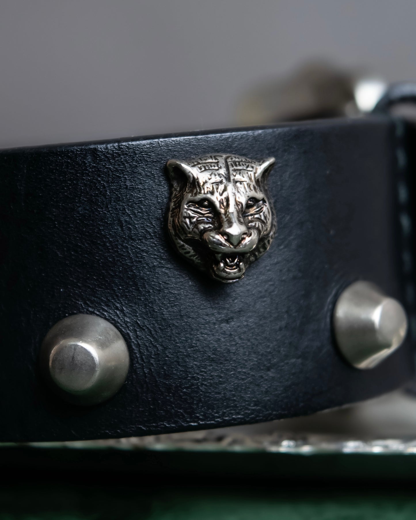 "GUCCI" Cat head motif stud design leather bracelet