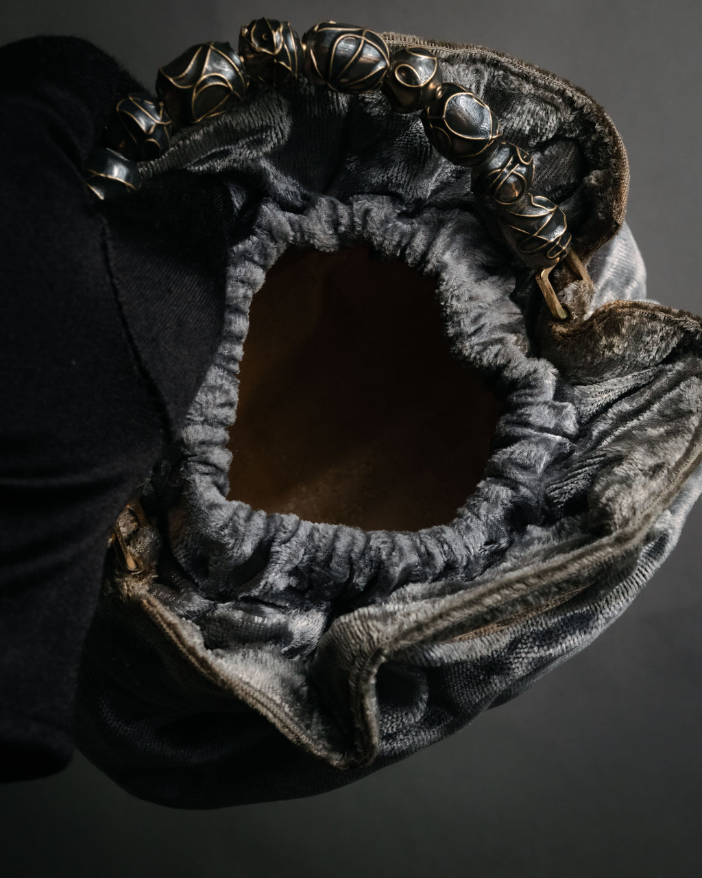 –SPECIAL– “Christian Dior”
90’s-00’s Beaded handle velvet pouch bag