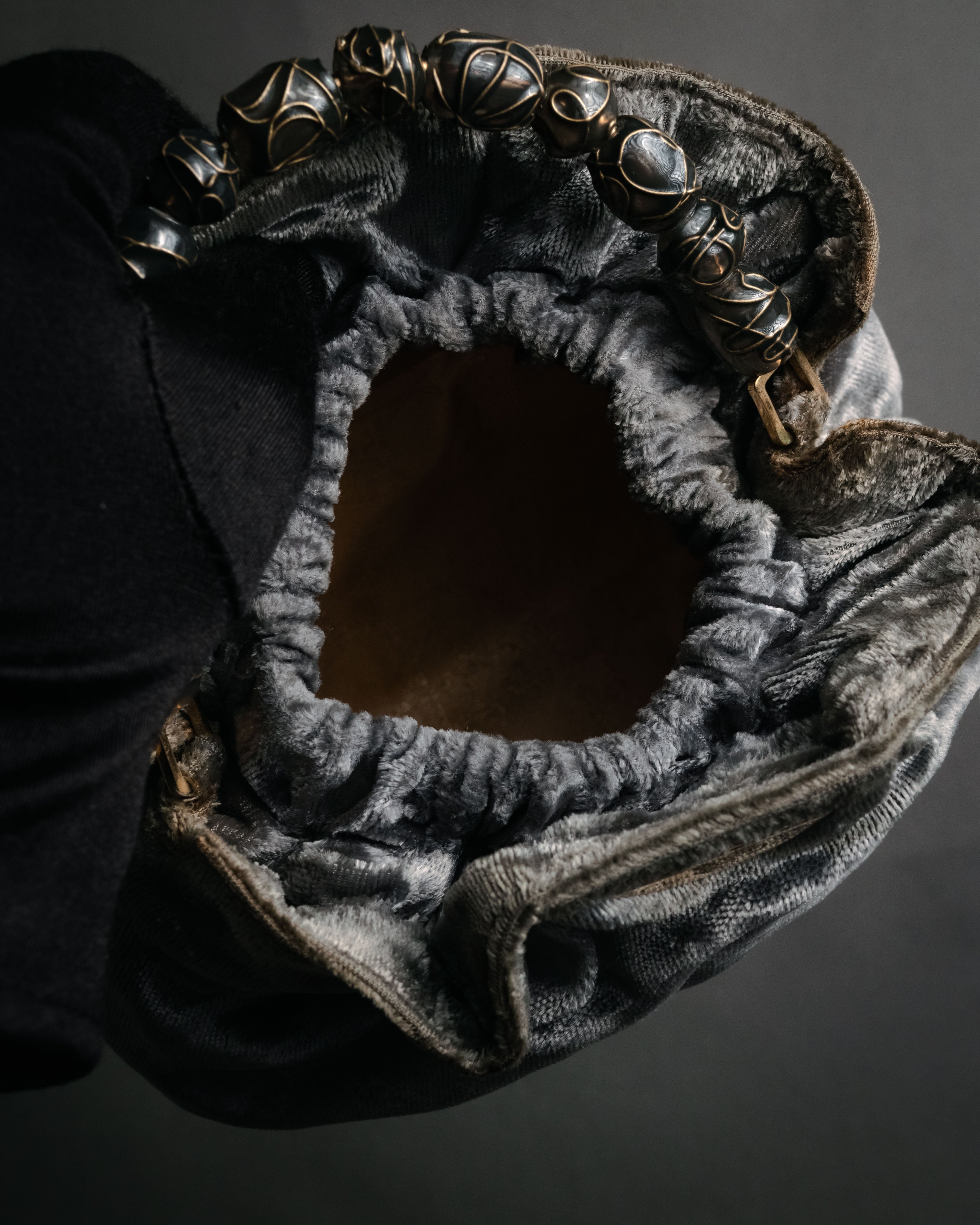 –SPECIAL– “Christian Dior”
90’s-00’s Beaded handle velvet pouch bag