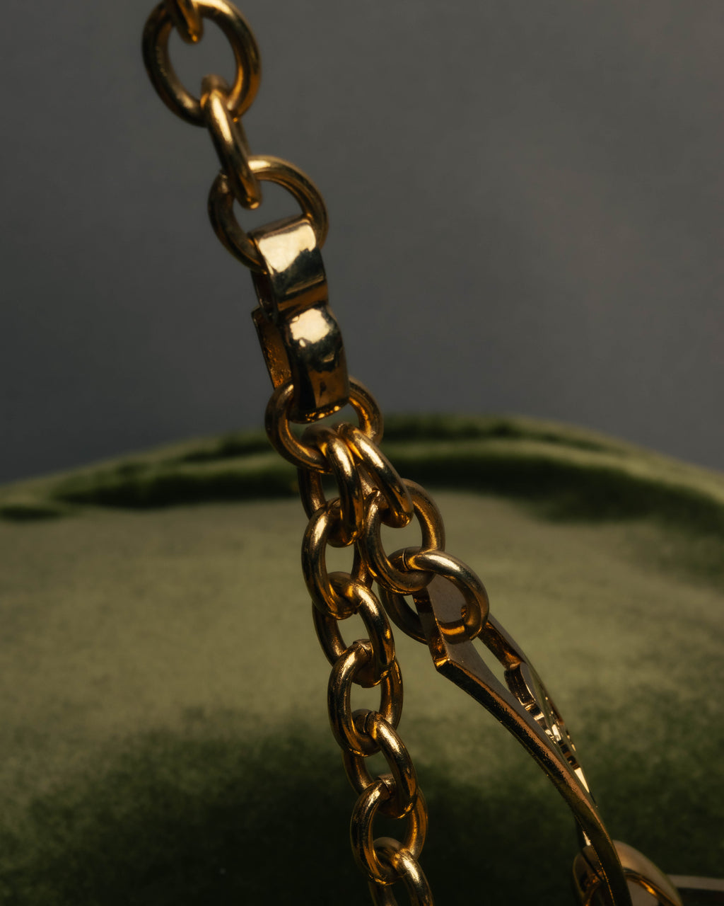 "CELINE" 70's-80's Sulky motif gold metal chain belt