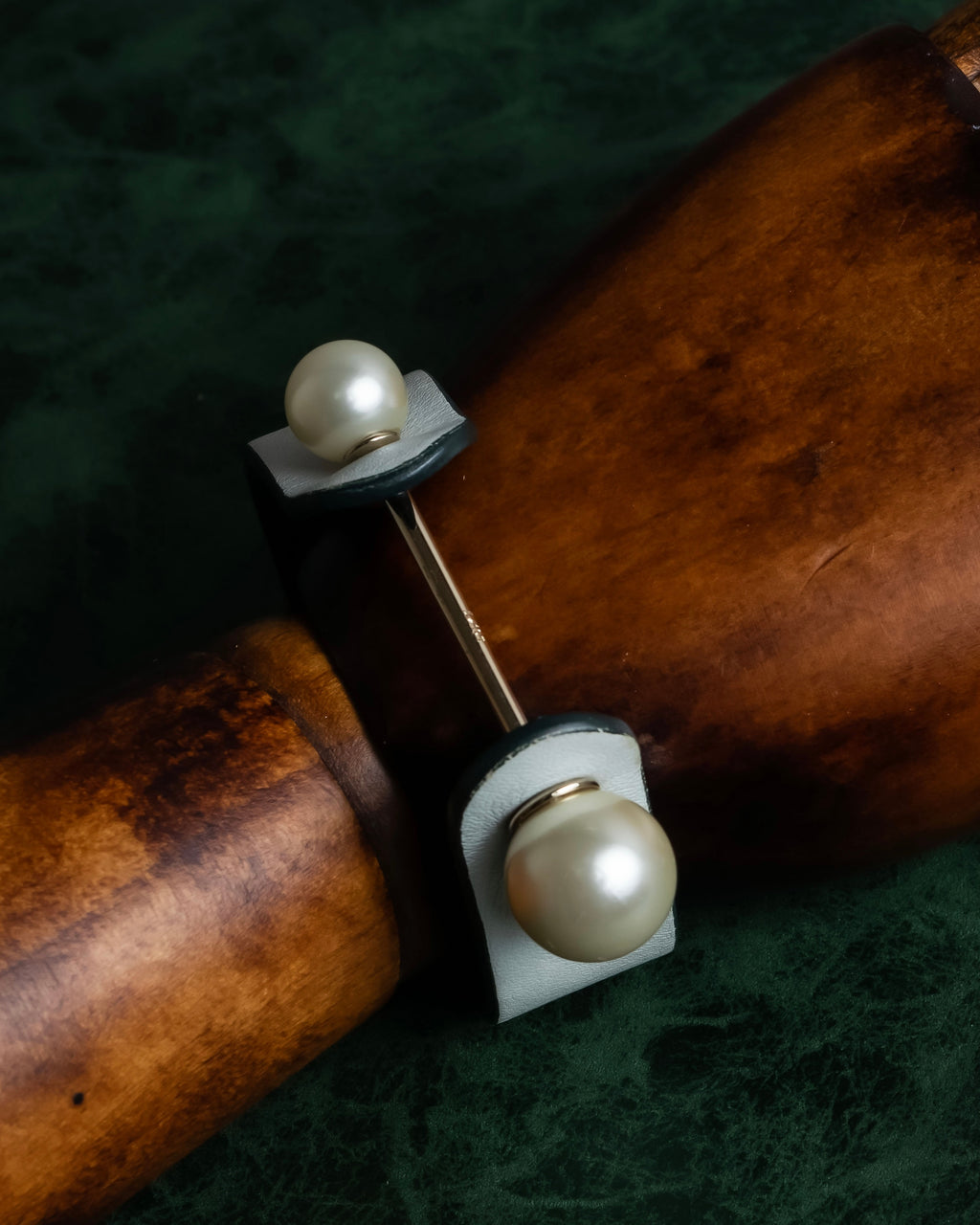 "Christian Dior" Pearl iconic design leather bracelet