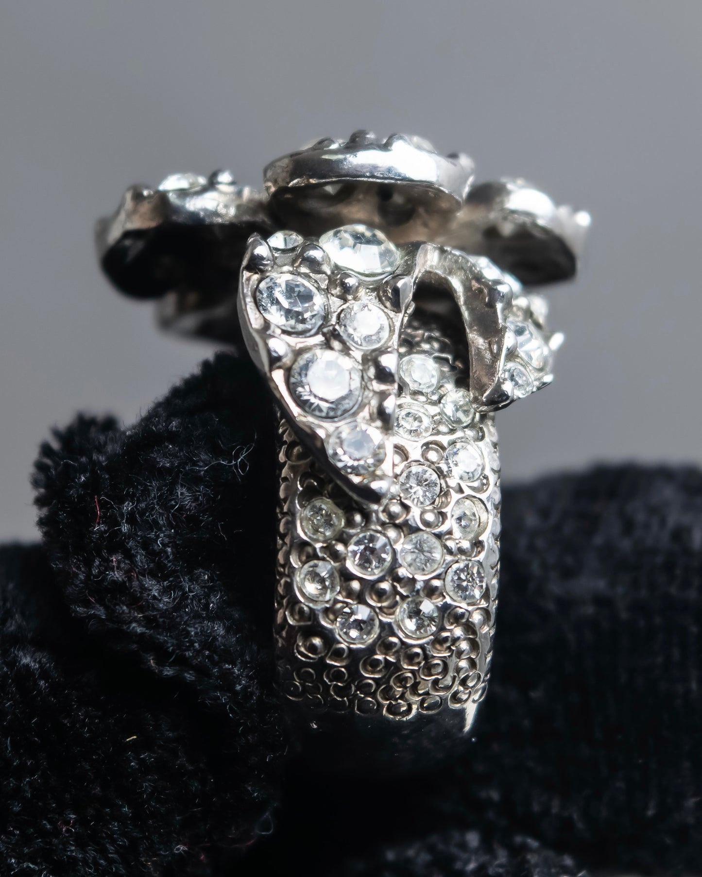 "CHANEL" Cocomark engraved rhinestone design camellia ring