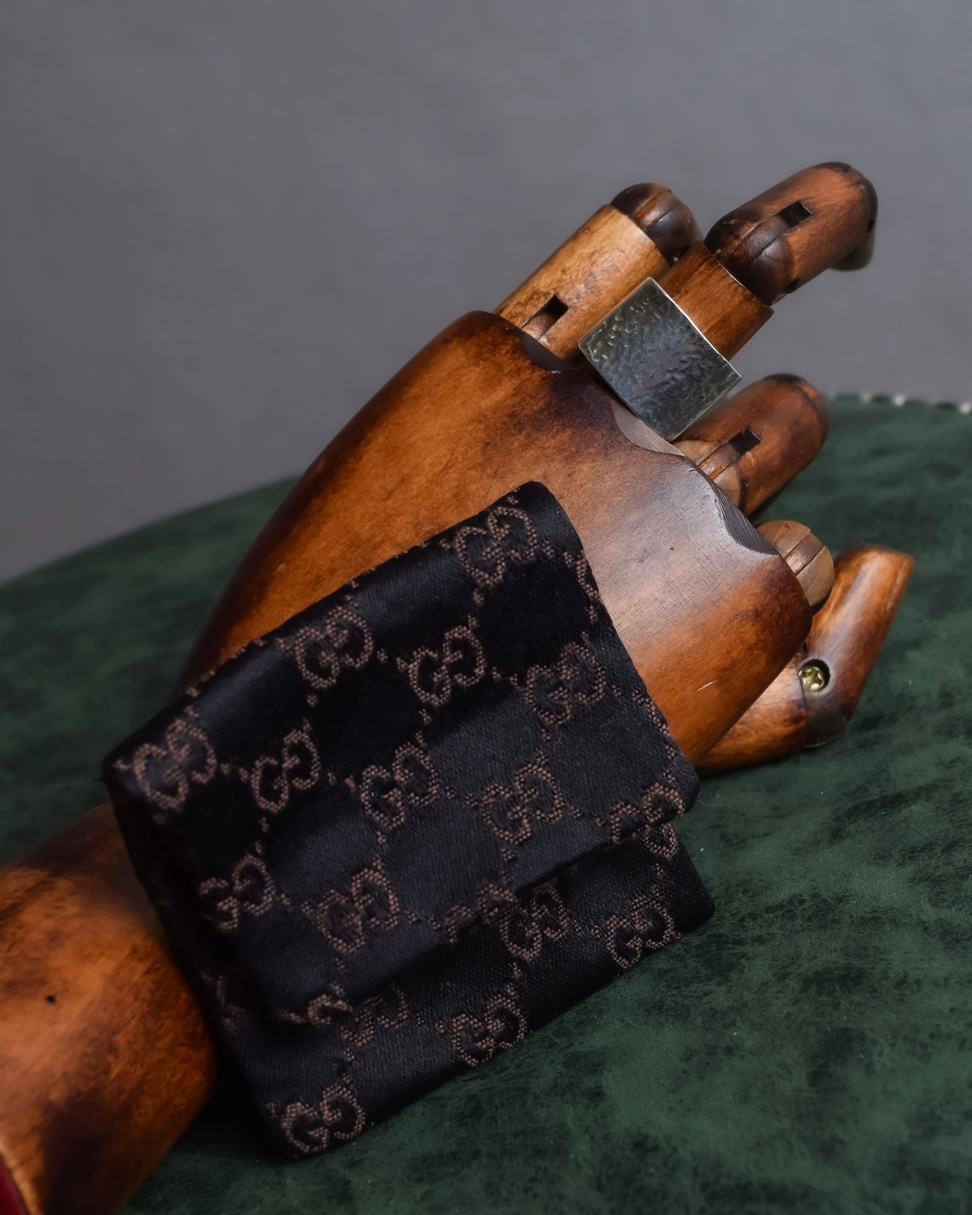 "GUCCI" Hammered texture square dome silver ring