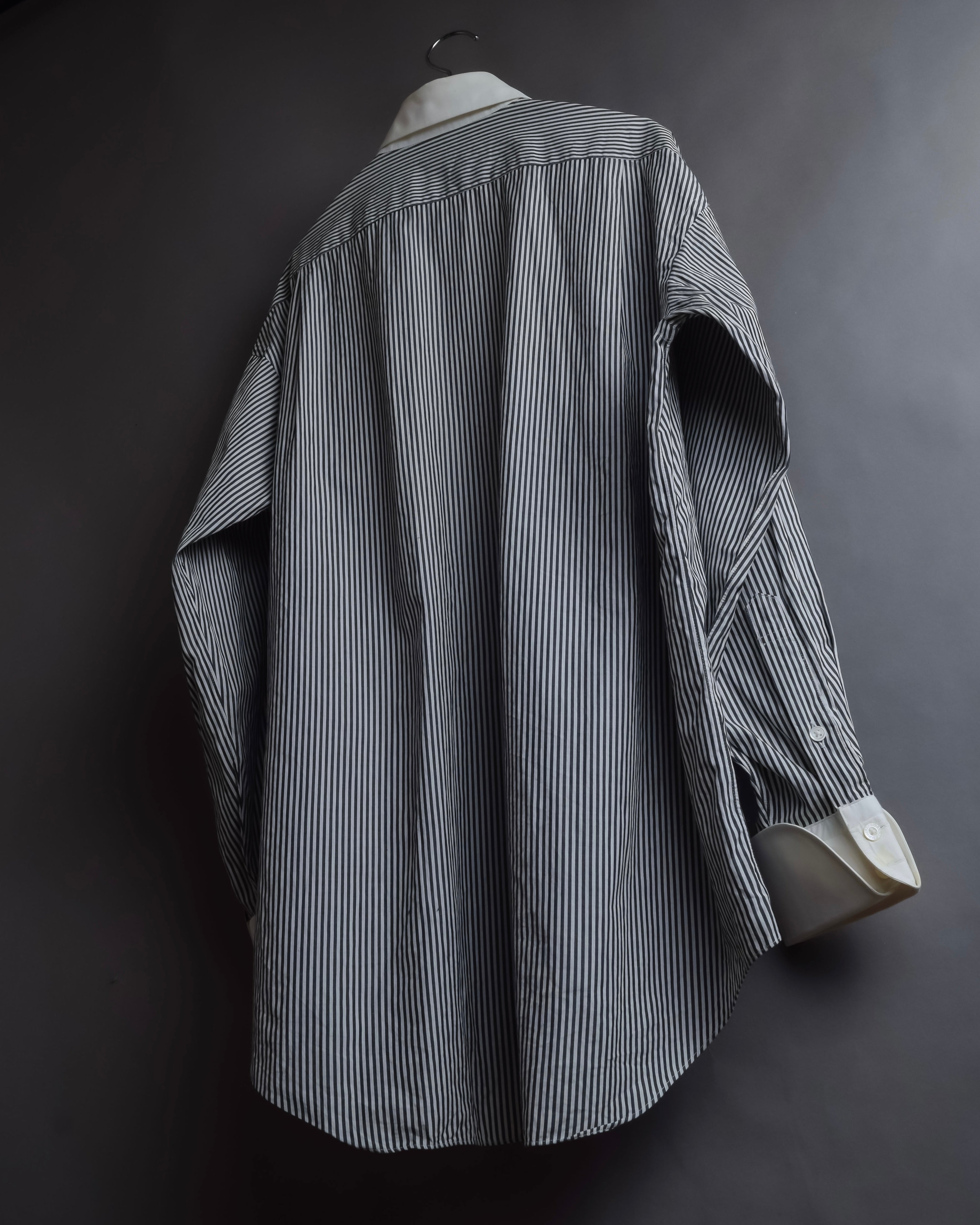 "BURBERRY" Pinstripe cleric design shirt