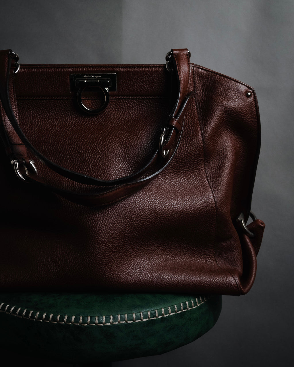 "Salvatore Ferragamo" 90’s-00’s Gancini hardware pebbled leather tote bag