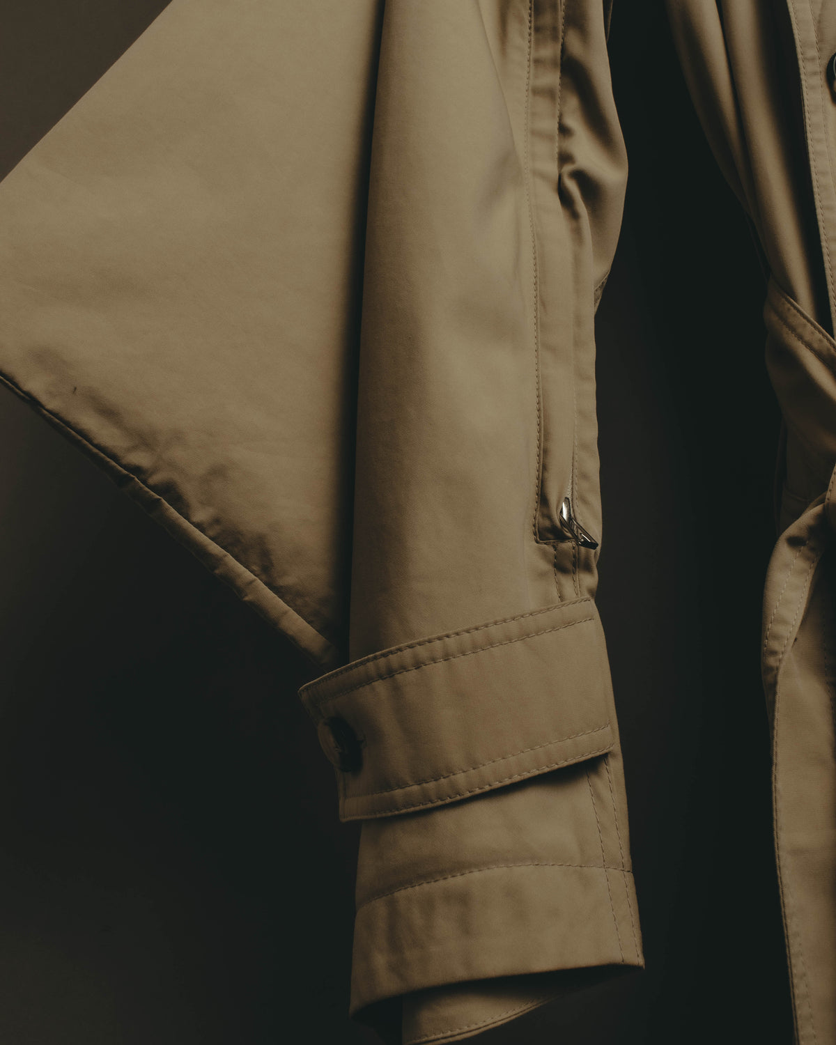 –SPECIAL– “BOTTEGA VENETA” 2020-21AW Sculptural cape-sleeve belted trench coat