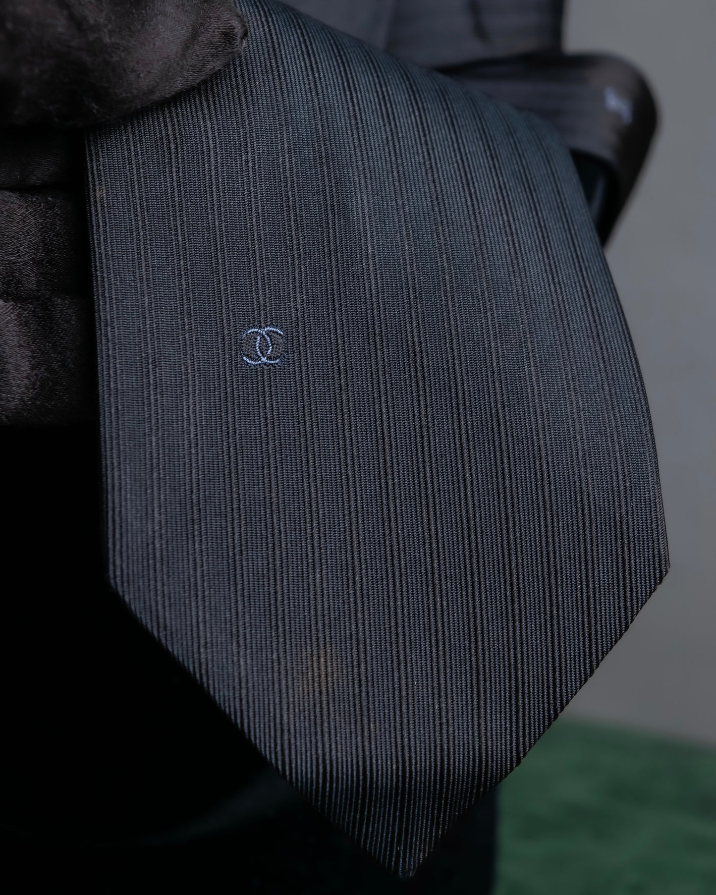 "CHANEL" 100% silk, shadow stripe pattern neck tie