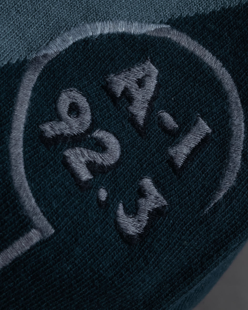 "ICEBERG" Dumbo embroidery design graphic knit pullover