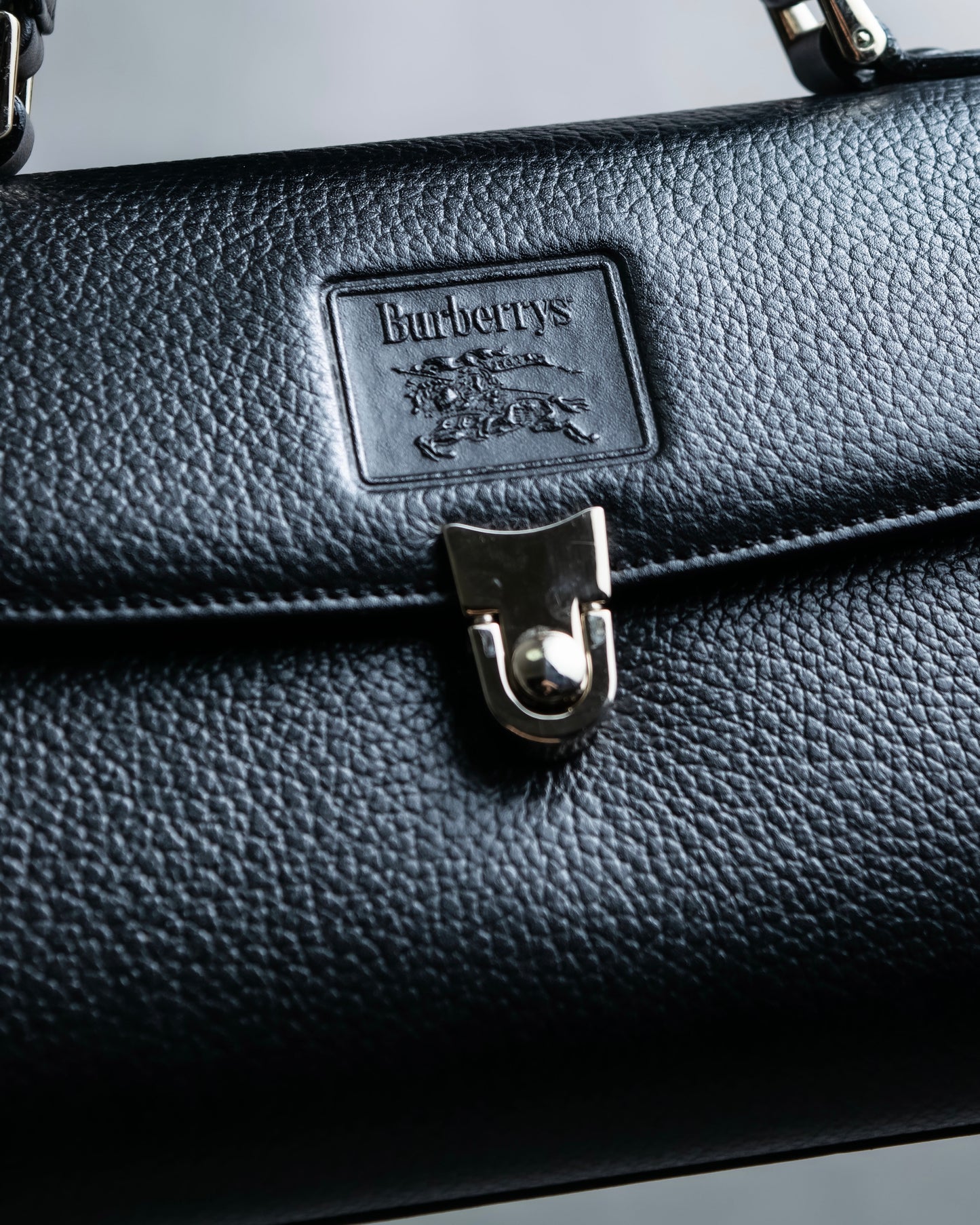 "BURBERRYS" Cylinder shaped leather one handle bag