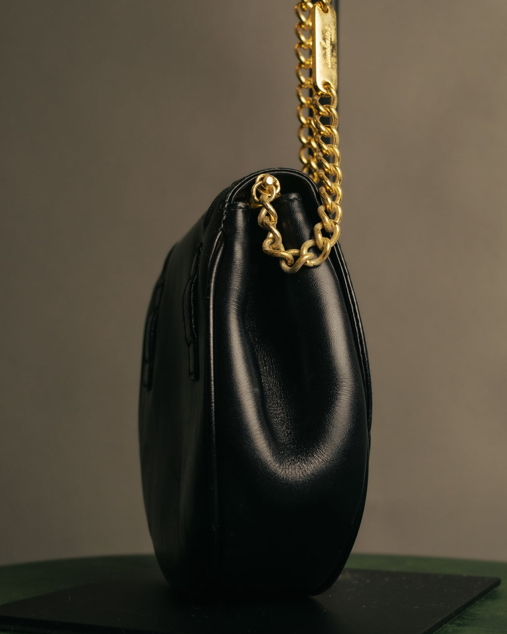“Salvatore Ferragamo” 90’s Vara ribbon half moon chain bag
