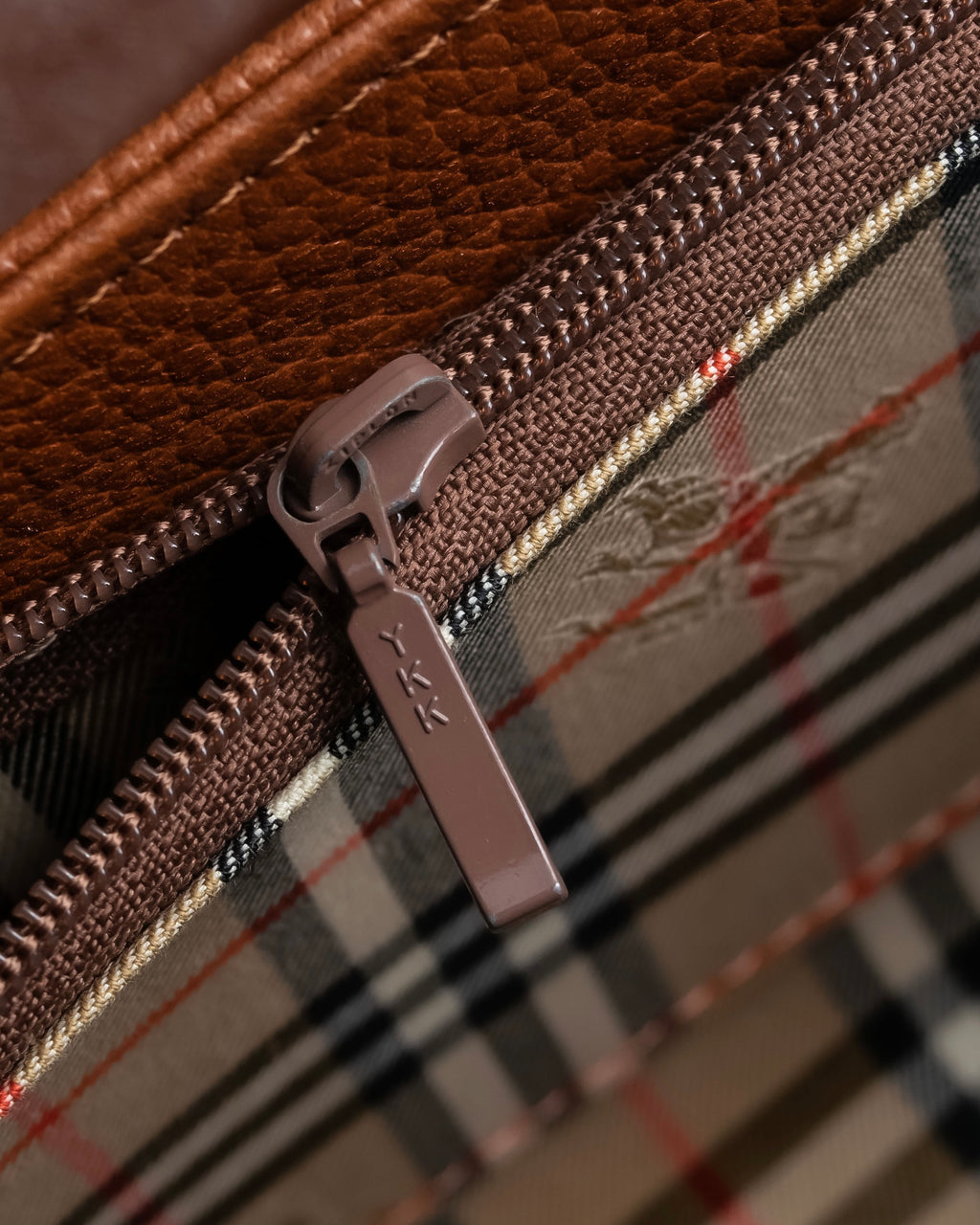 "BURBERRYS" Horizontal design camel grained leather bag