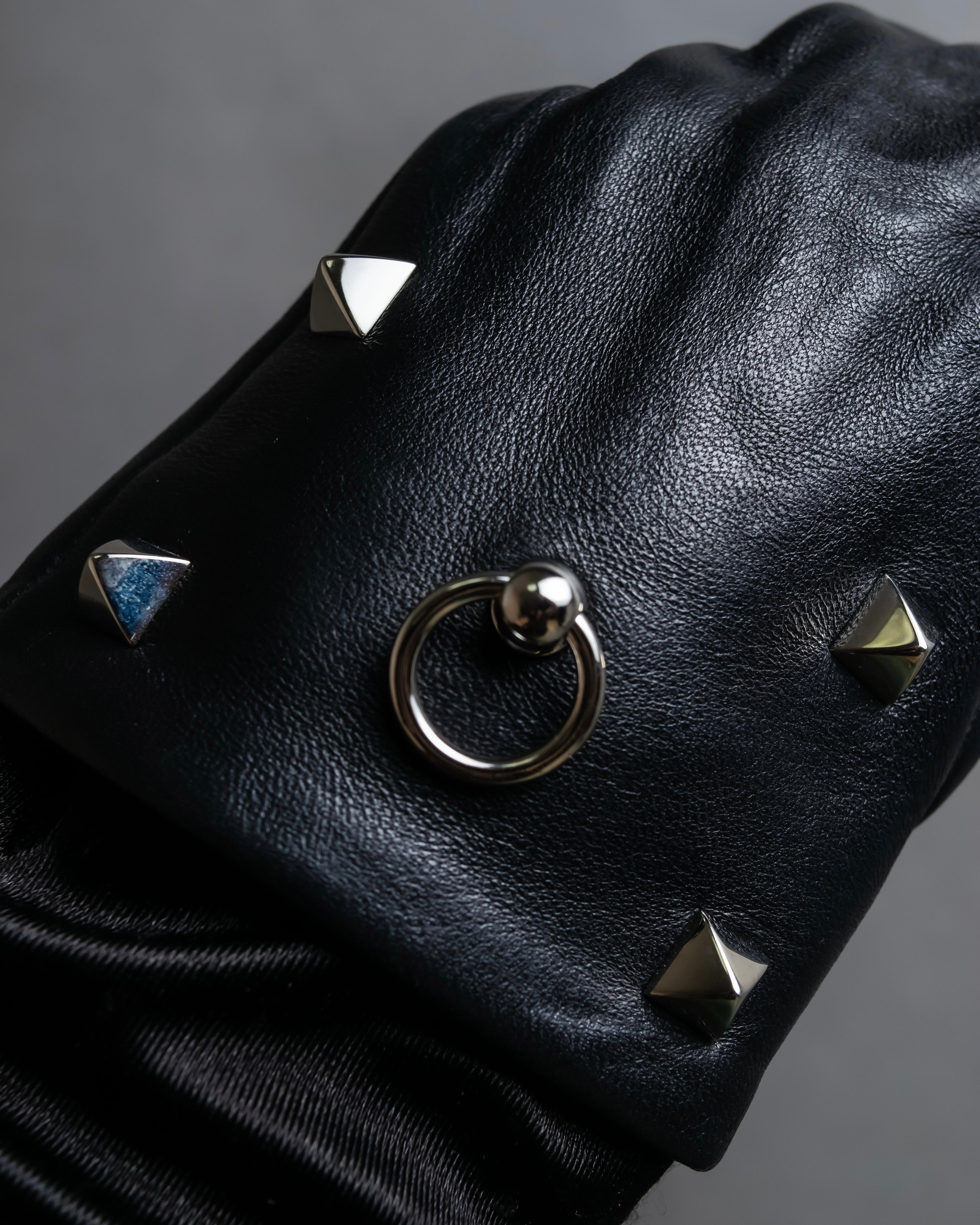"HERMES" Stud &amp; ring design anjo leather gloves