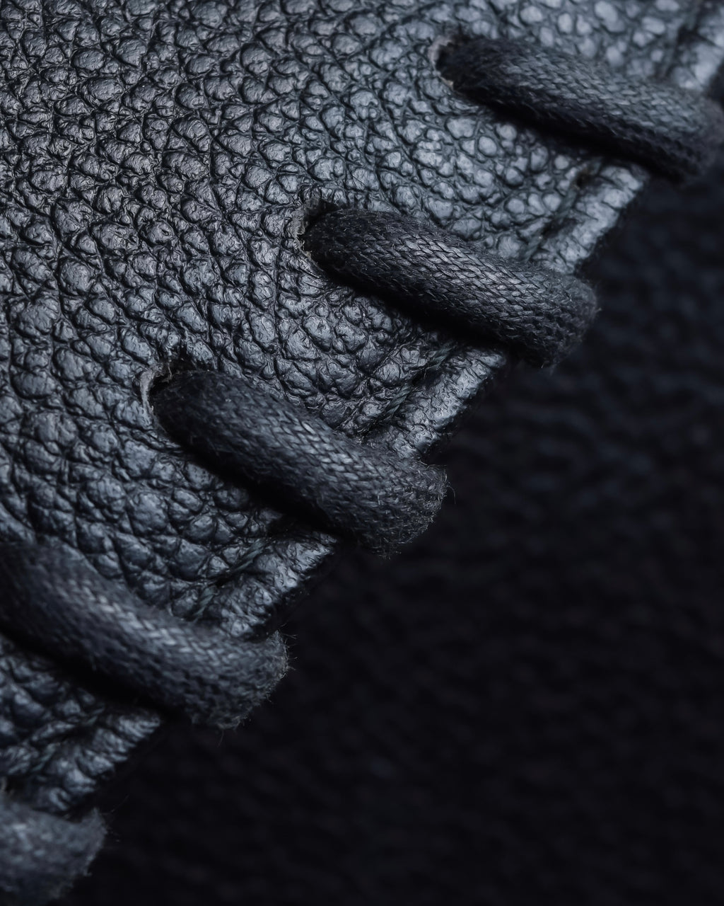 "YVES SAINT LAURENT" Hand stitched design trapezoid leather bag