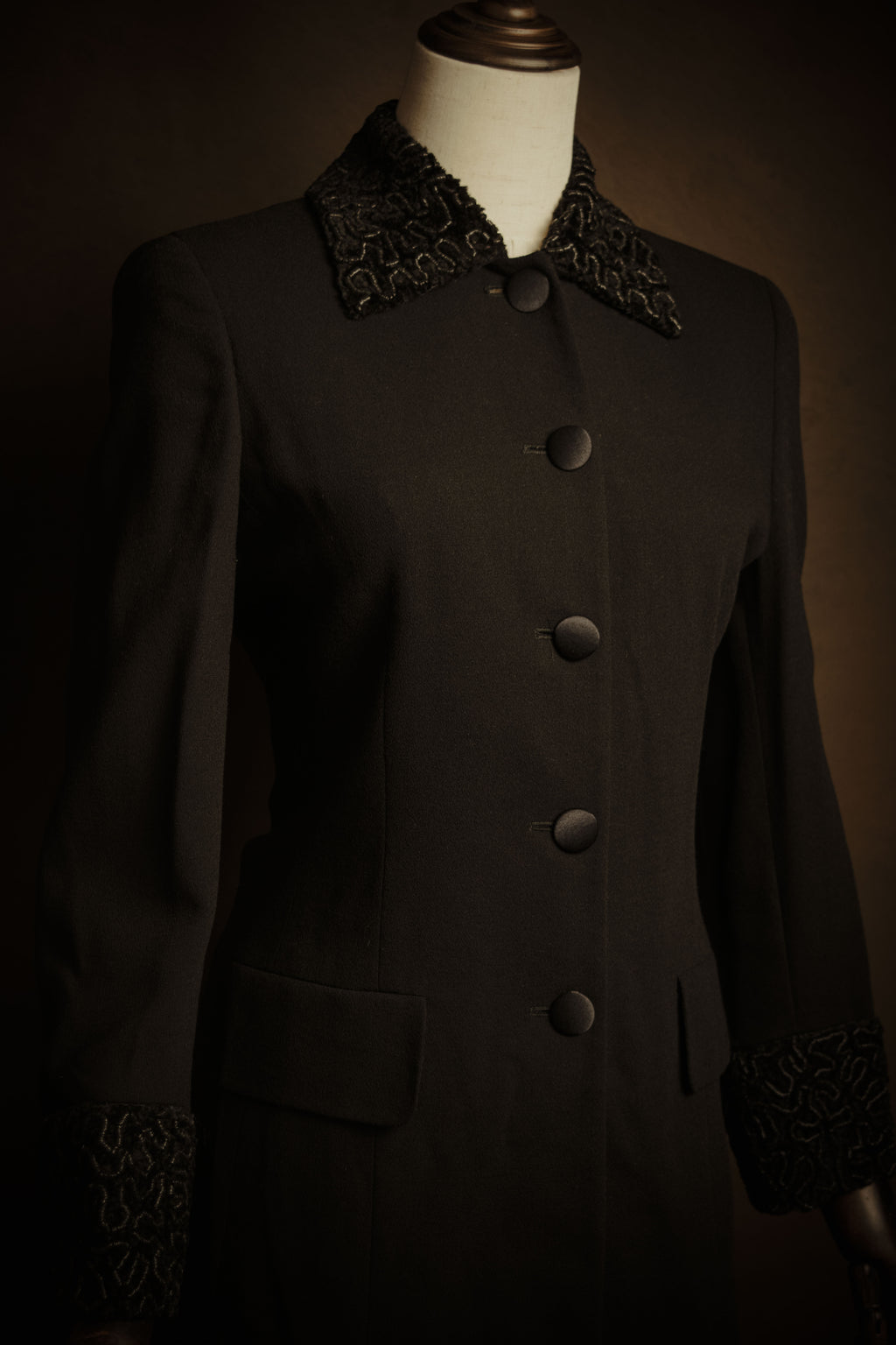 –SPECIAL– “FENDI” 90’s Embroidered collar long tailored jacket