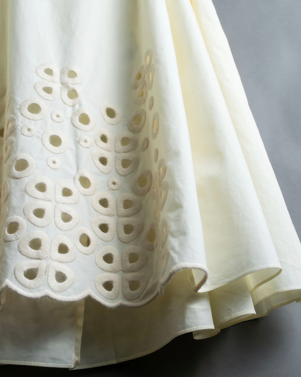 "FENDI" hole pattern and tack designed skirt