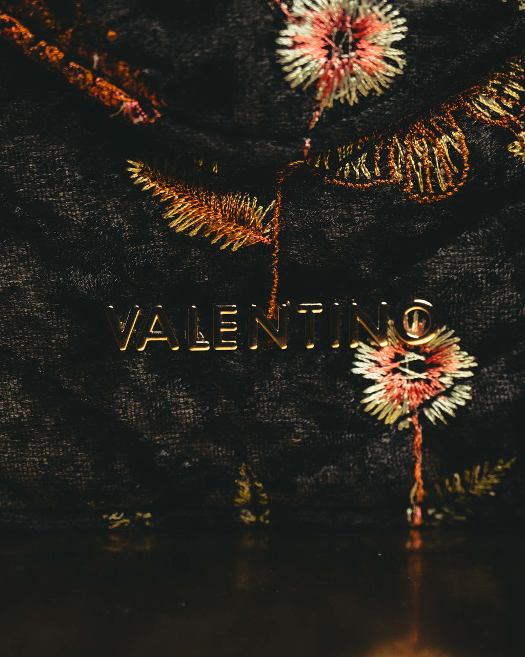 "VALENTINO" 80's-90's Ornately embroidered velvet chain shoulder bag