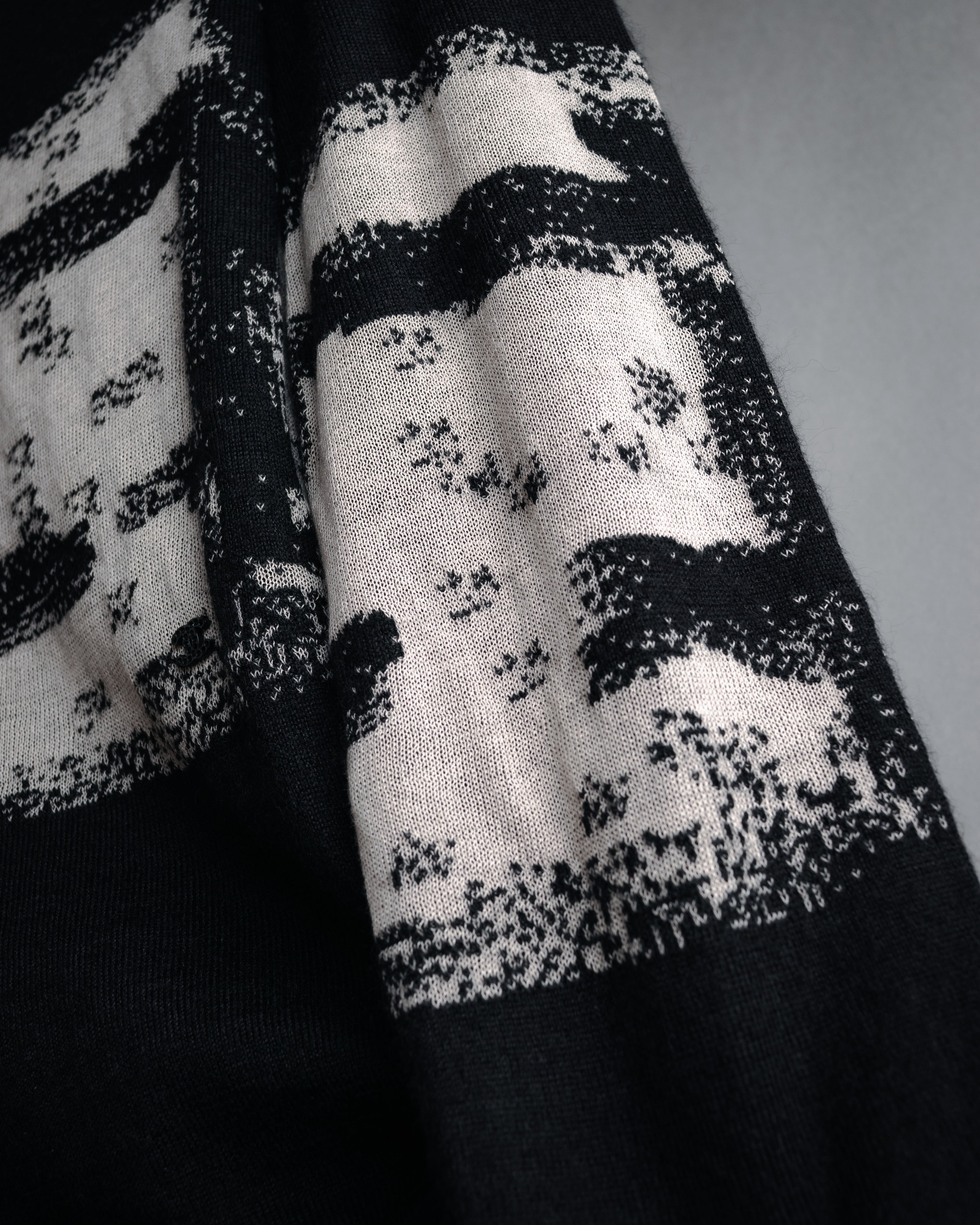 “CHANEL” 90’s-00’s Abstract grid knit top