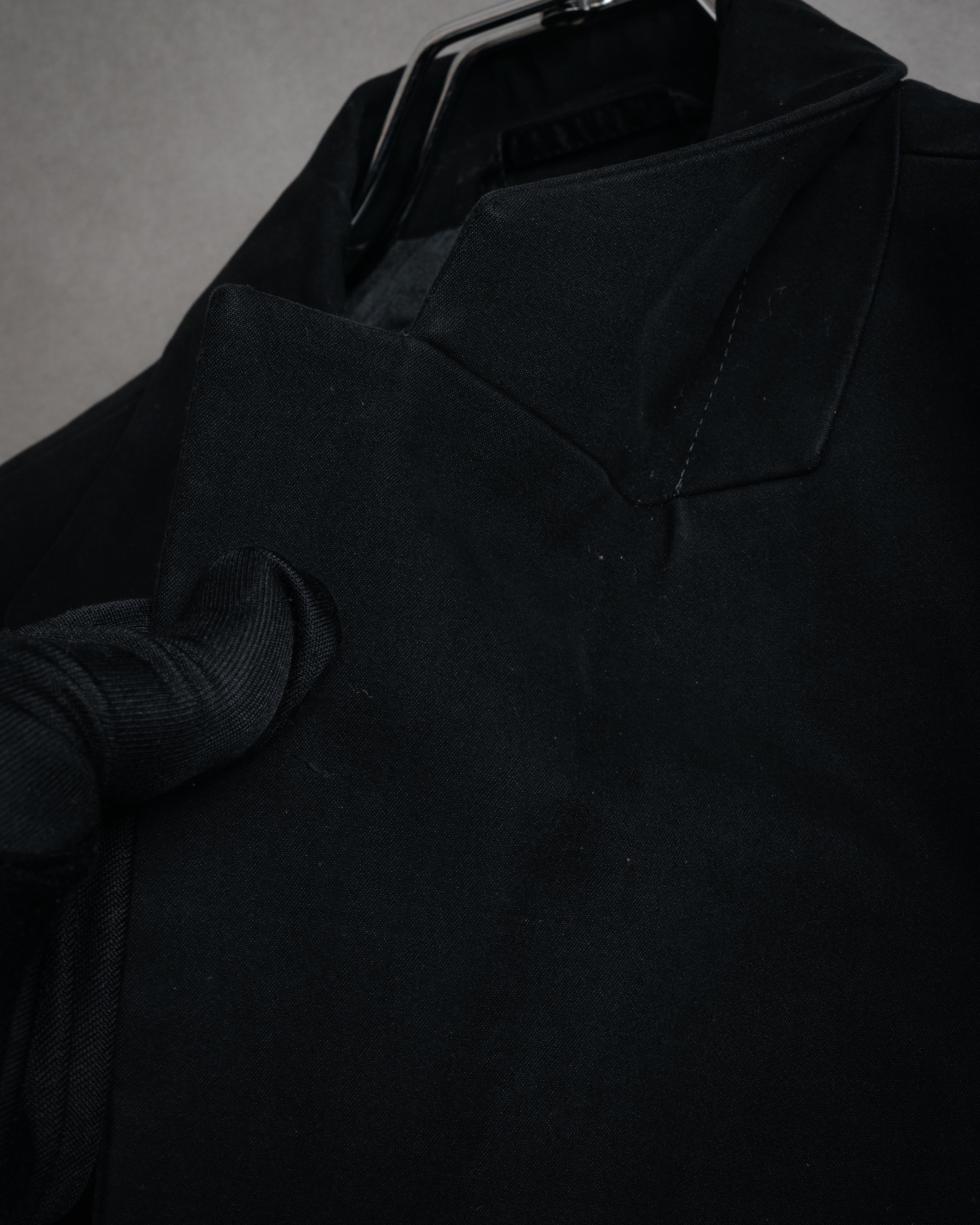 “KATHARINE HAMNETT LONDON”
1995-2005 Structured workwear tailored jacket